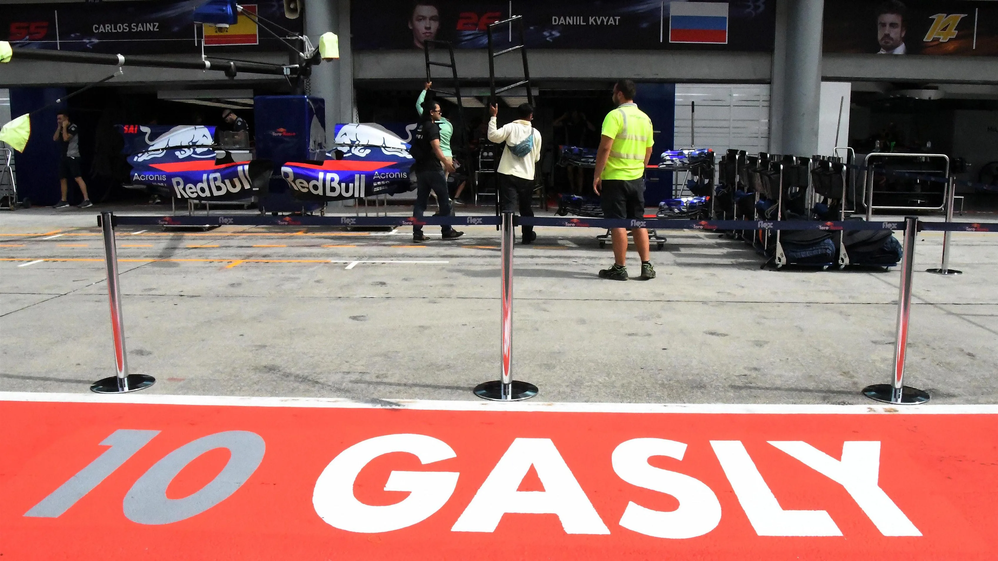 The garage of Pierre Gasly (FRA) Scuderia Toro Rosso at Formula One World Championship, Rd15, Malaysian Grand Prix, Preparations, Sepang, Malaysia, Thursday 28 September 2017. © Kym Illman/Sutton Images