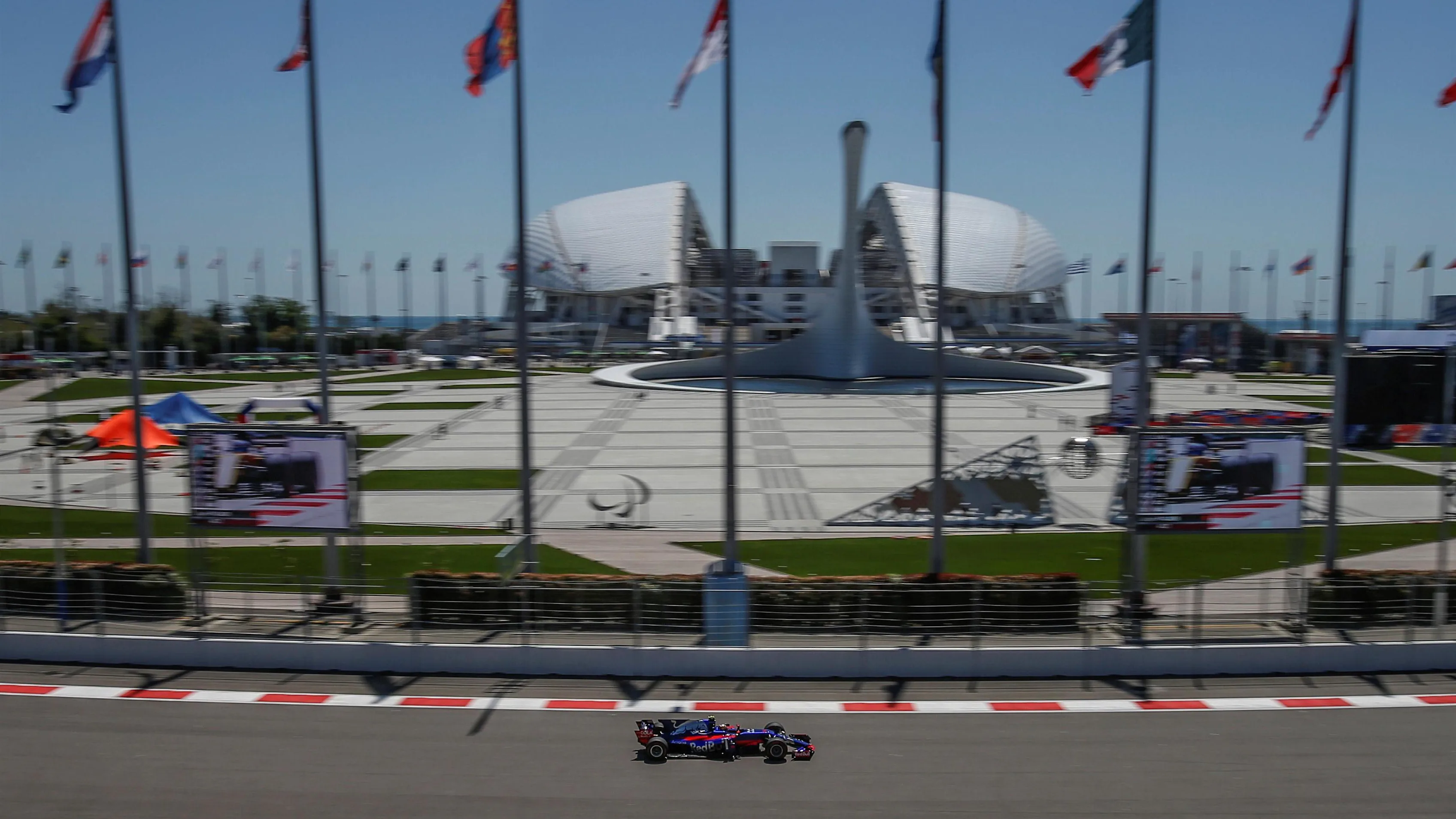 Carlos Sainz jr (ESP) Scuderia Toro Rosso STR12 at Formula One World Championship, Rd4, Russian Grand Prix, Practice, Sochi Autodrom, Sochi, Krasnodar Krai, Russia, Friday 28 April 2017. © Sutton Motorsport Images