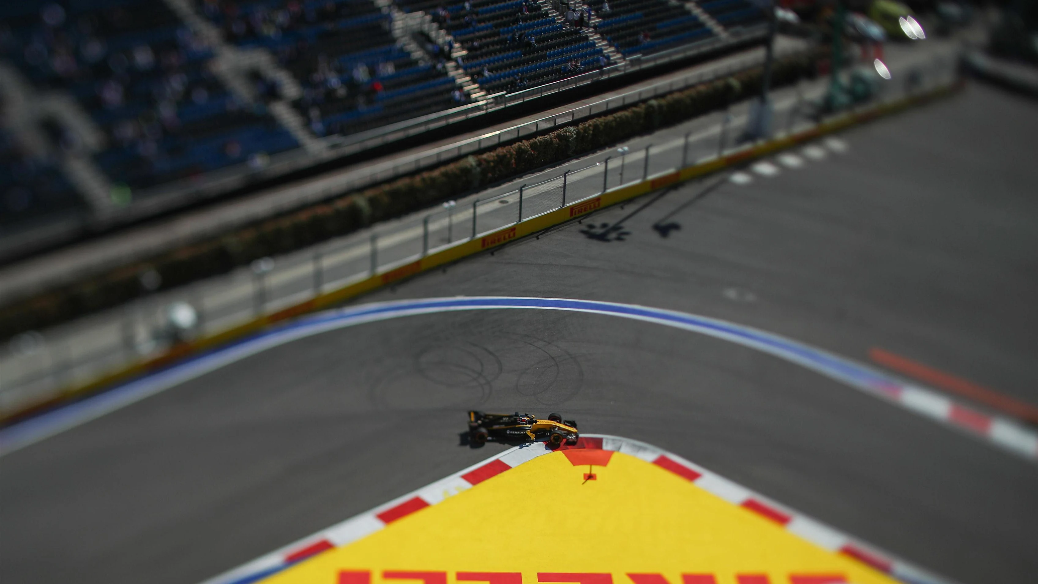 Nico Hulkenberg (GER) Renault Sport F1 Team RS17 at Formula One World Championship, Rd4, Russian