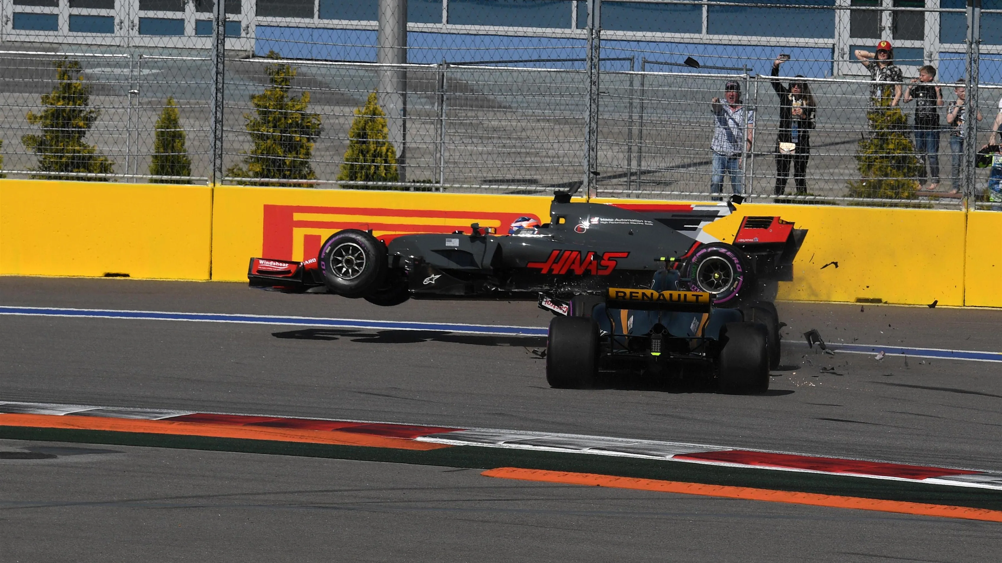 Romain Grosjean (FRA) Haas VF-17 and Jolyon Palmer (GBR) Renault Sport F1 Team RS17 crash on lap one at Formula One World Championship, Rd4, Russian Grand Prix, Race, Sochi Autodrom, Sochi, Krasnodar Krai, Russia, Sunday 30 April 2017. © Sutton Motorsport Images