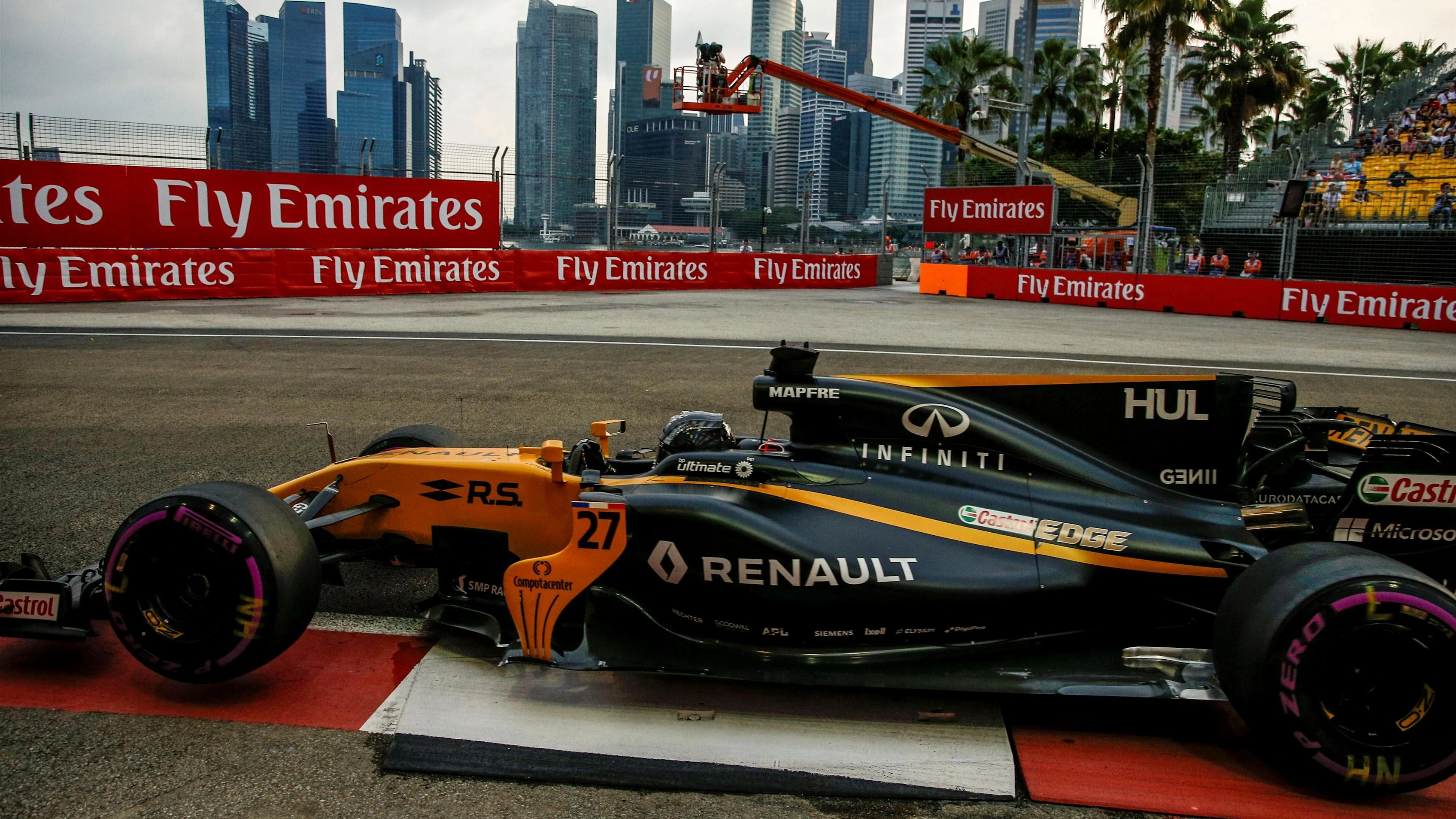 Nico Hulkenberg (GER) Renault Sport F1 Team RS17 at Formula One World Championship, Rd14, Singapore Grand Prix, Practice, Marina Bay Street Circuit, Singapore, Friday 15 September 2017. © Sutton Images