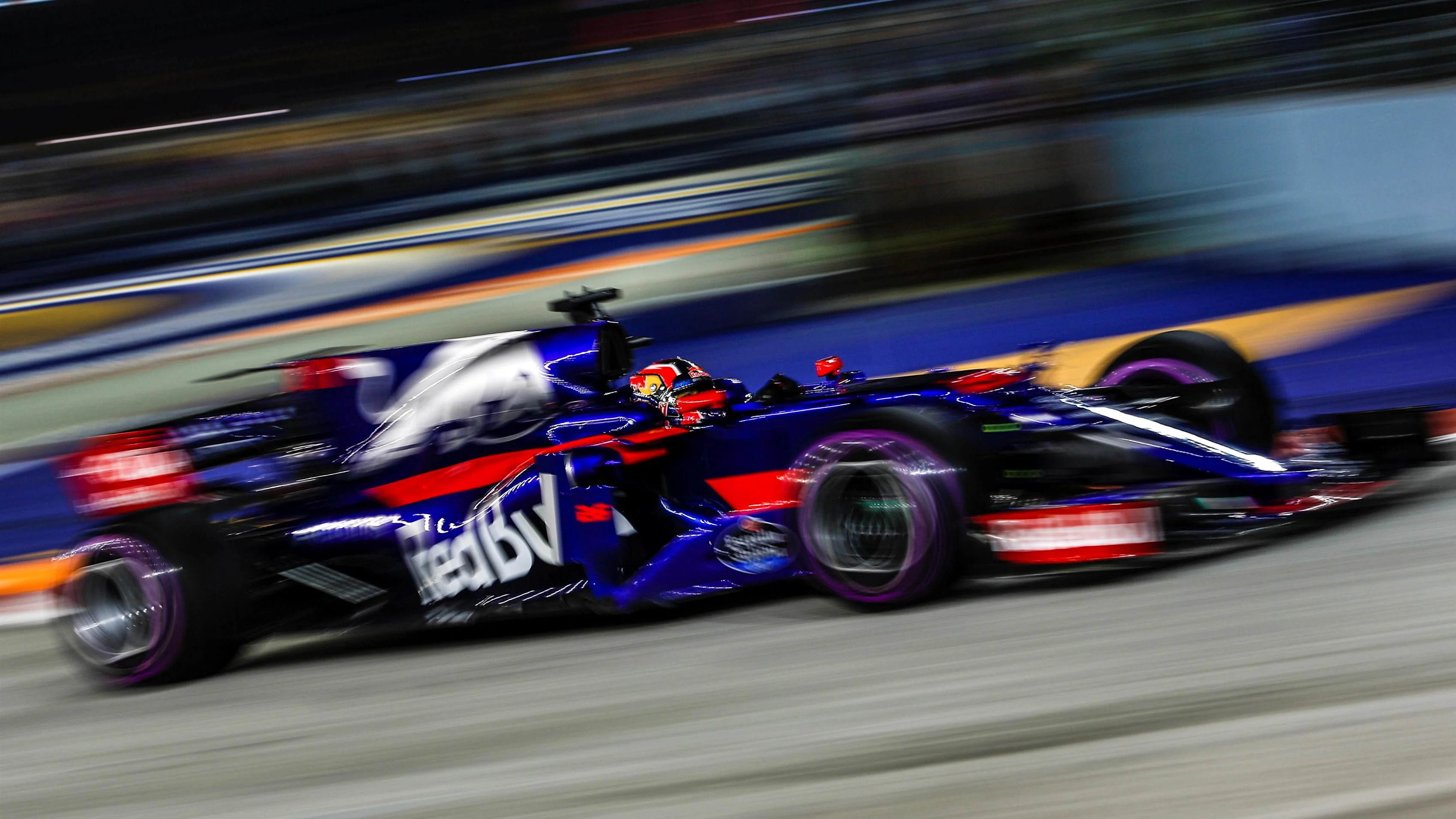 Daniil Kvyat (RUS) Scuderia Toro Rosso STR12 at Formula One World Championship, Rd14, Singapore Grand Prix, Practice, Marina Bay Street Circuit, Singapore, Friday 15 September 2017. © Sutton Images