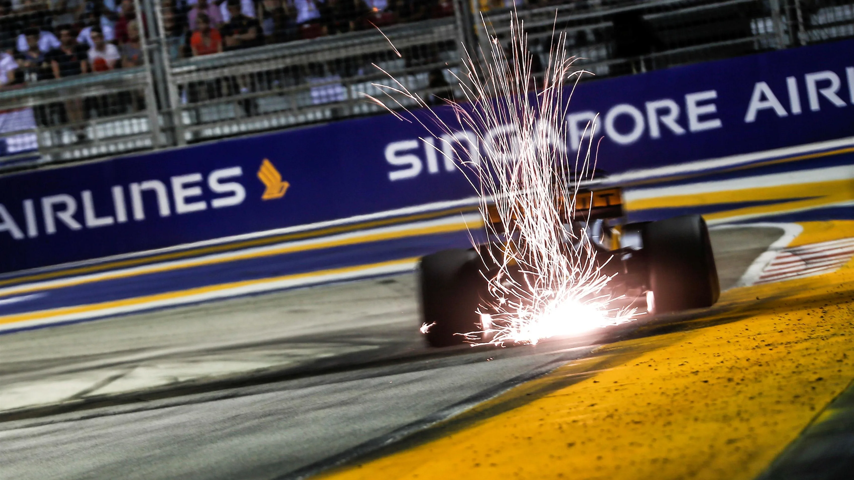 Nico Hulkenberg (GER) Renault Sport F1 Team RS17 at Formula One World Championship, Rd14, Singapore Grand Prix, Qualifying, Marina Bay Street Circuit, Singapore, Saturday 16 September 2017. © Sutton Images