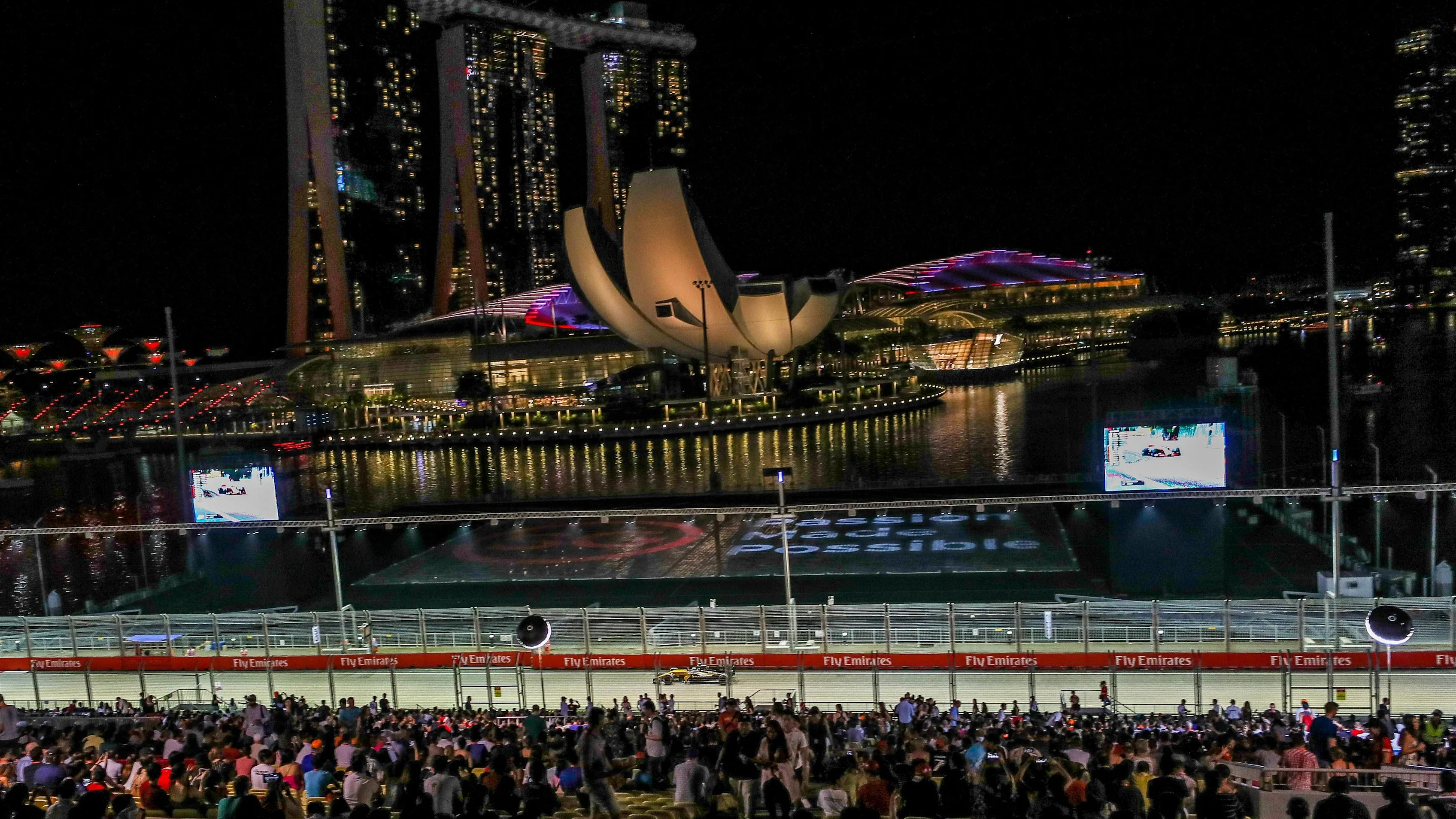 Jolyon Palmer (GBR) Renault Sport F1 Team RS17 at Formula One World Championship, Rd14, Singapore