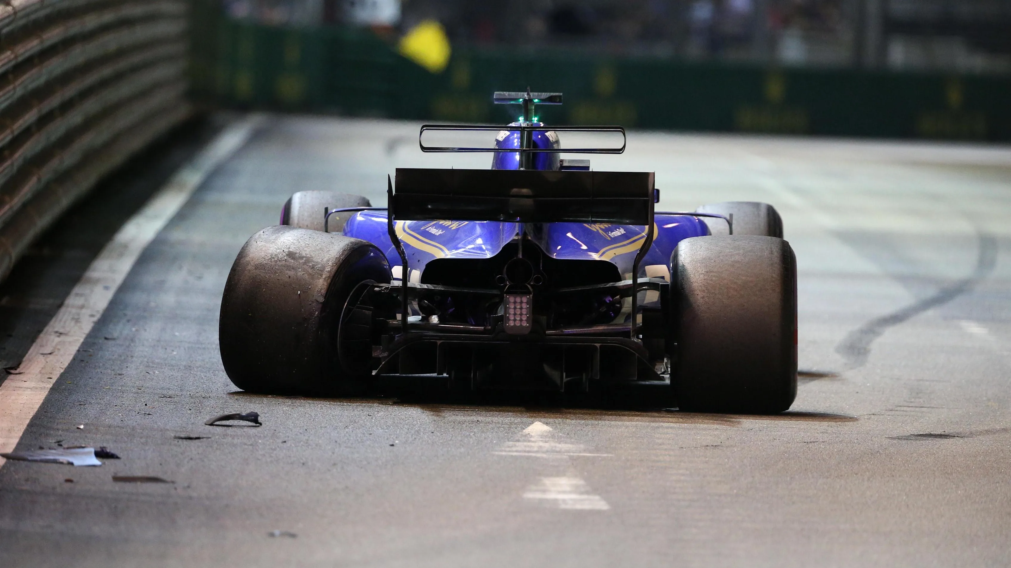 Marcus Ericsson (SWE) Sauber C36 crashes out of the race at Formula One World Championship, Rd14, Singapore Grand Prix, Race, Marina Bay Street Circuit, Singapore, Sunday 17 September 2017. © Sutton Images