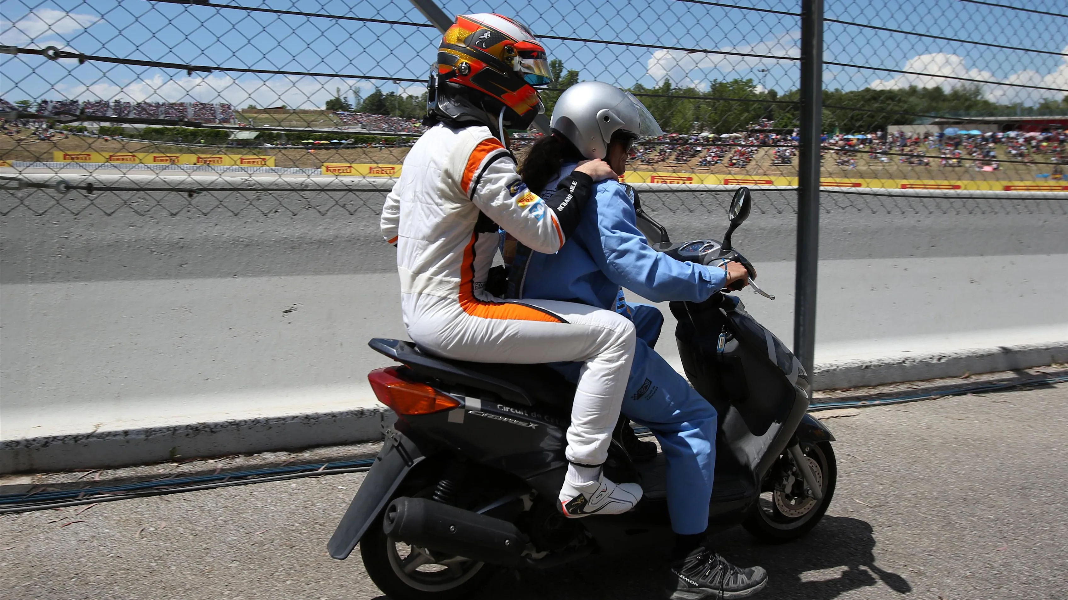 Race retiree Stoffel Vandoorne (BEL) McLaren on a scooter at Formula One World Championship, Rd5, Spanish Grand Prix, Race, Barcelona, Spain, Sunday 14 May 2017. © Sutton Motorsport Images