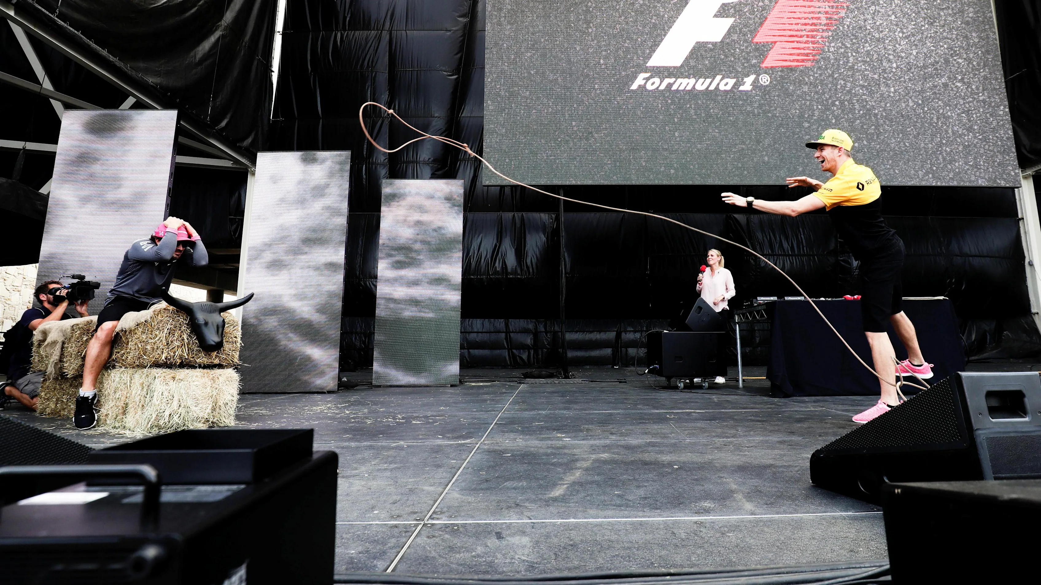 Nico Hulkenberg (GER) Renault Sport F1 Team tries the lassoo at Formula One World Championship, Rd17, United States Grand Prix, Qualifying, Circuit of the Americas, Austin, Texas, USA, Saturday 21 October 2017. © Zak Mauger/LAT/Sutton Images