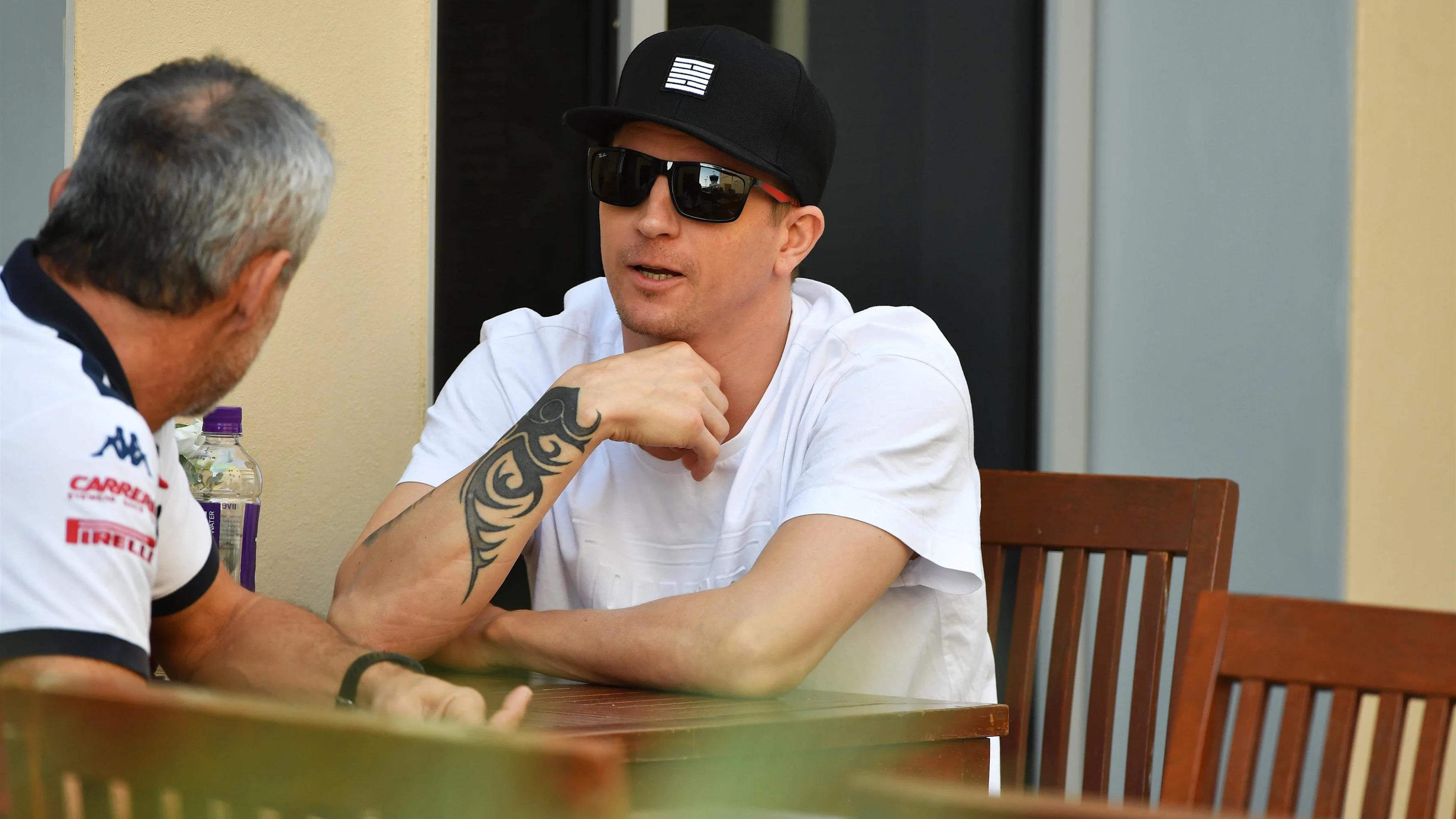 Kimi Raikkonen, Alfa Romeo Sauber F1 Team and Beat Zehnder, Alfa Romeo Sauber F1 Team Manager at