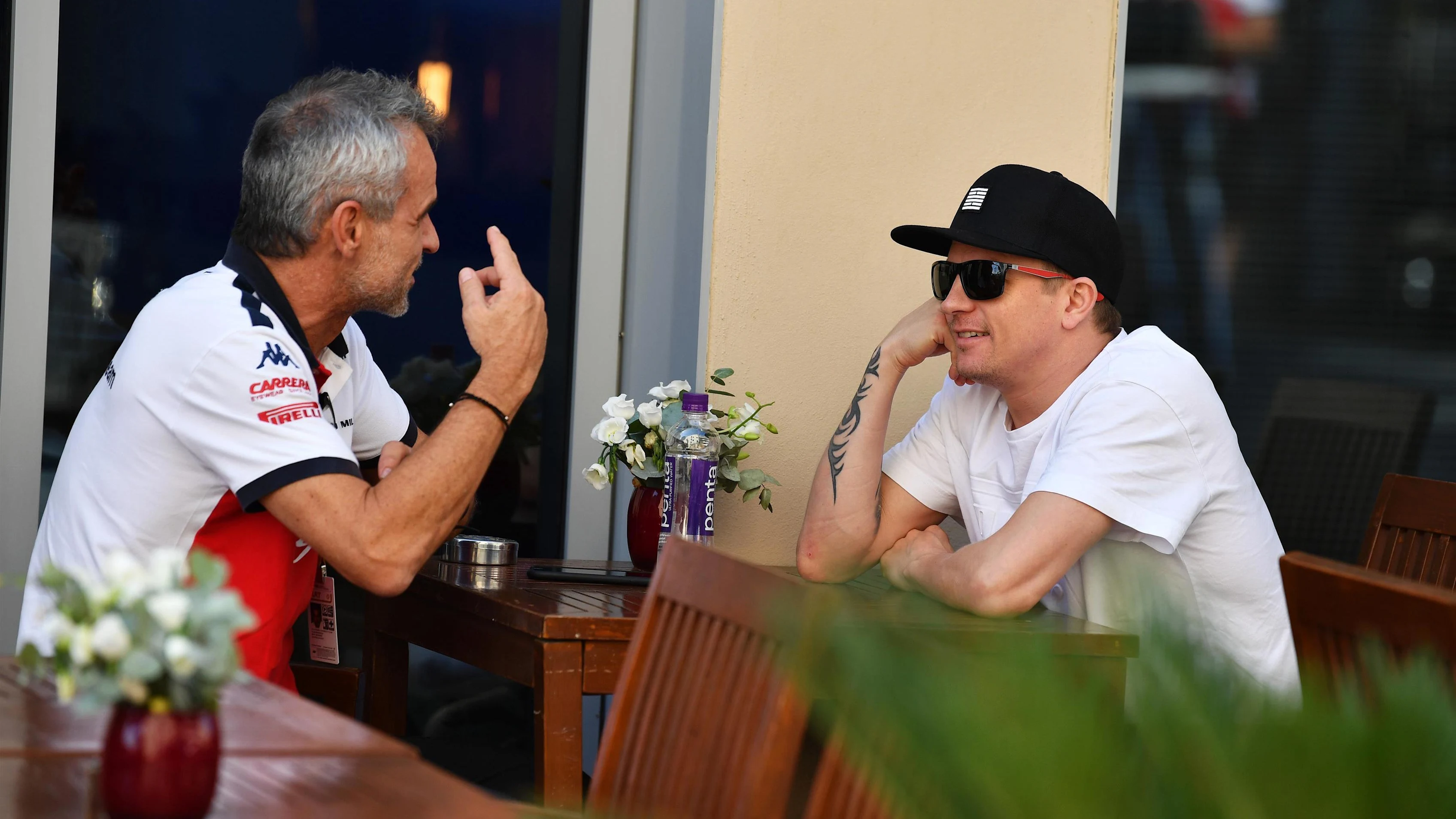 Kimi Raikkonen, Alfa Romeo Sauber F1 Team and Beat Zehnder, Alfa Romeo Sauber F1 Team Manager at