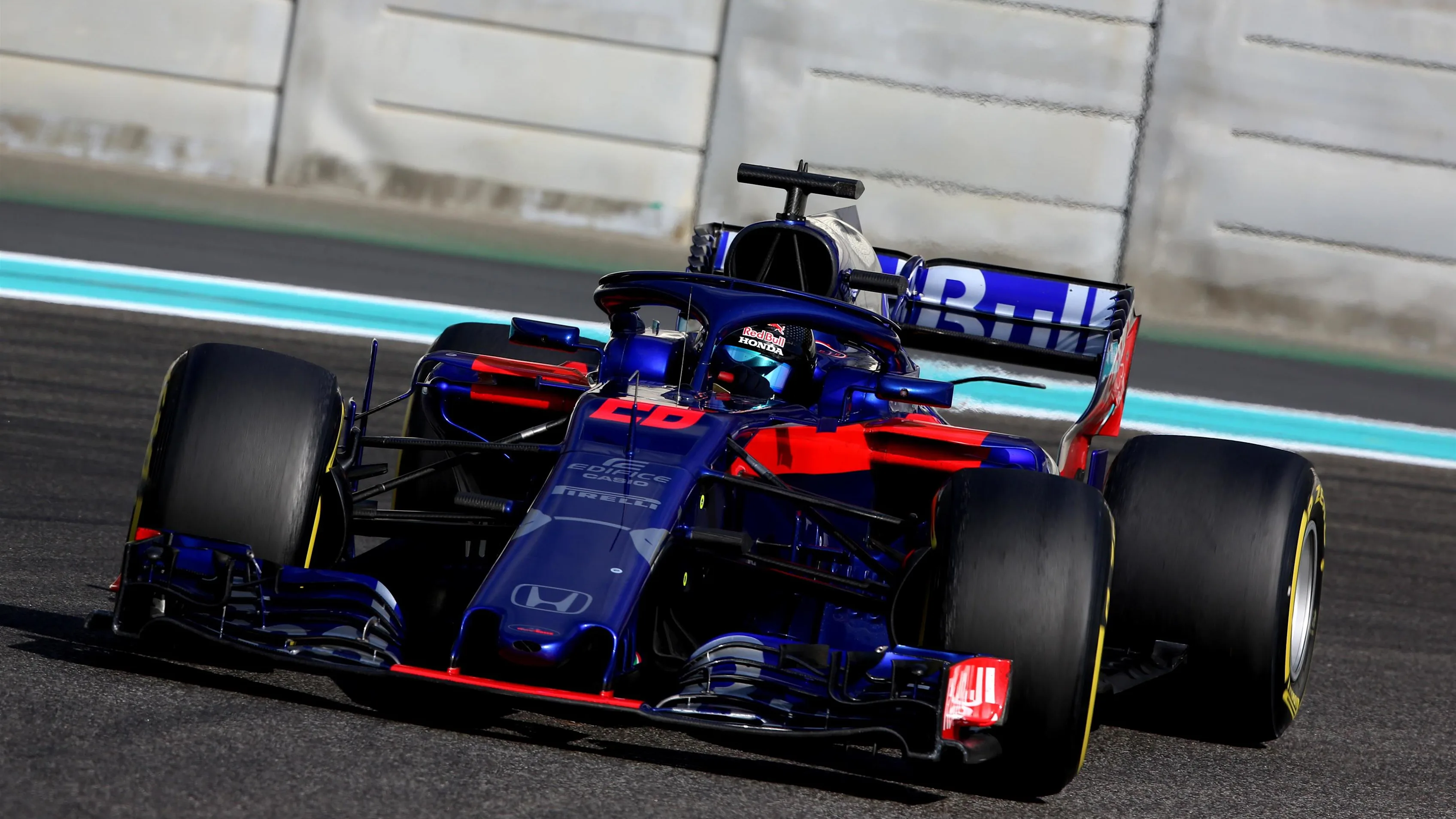 Daniil Kvyat, Scuderia Toro Rosso STR13 at Formula One Testing, Day Two, Yas Marina Circuit, Abu