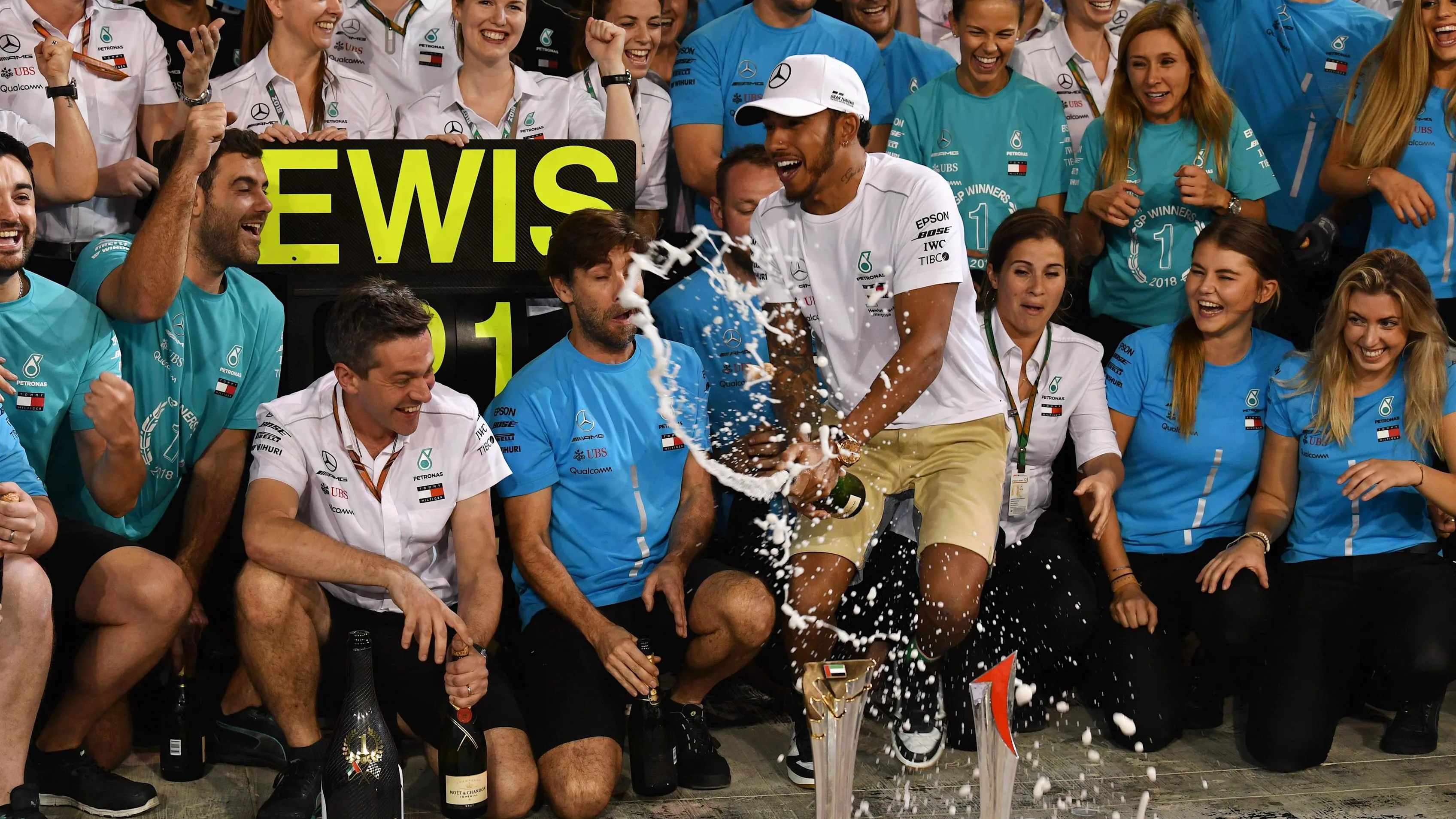 Lewis Hamilton, Mercedes AMG F1 celebrates with the team at Formula One World Championship, Rd21, Abu Dhabi Grand Prix, Race, Yas Marina Circuit, Abu Dhabi, UAE, Sunday 25 November 2018.