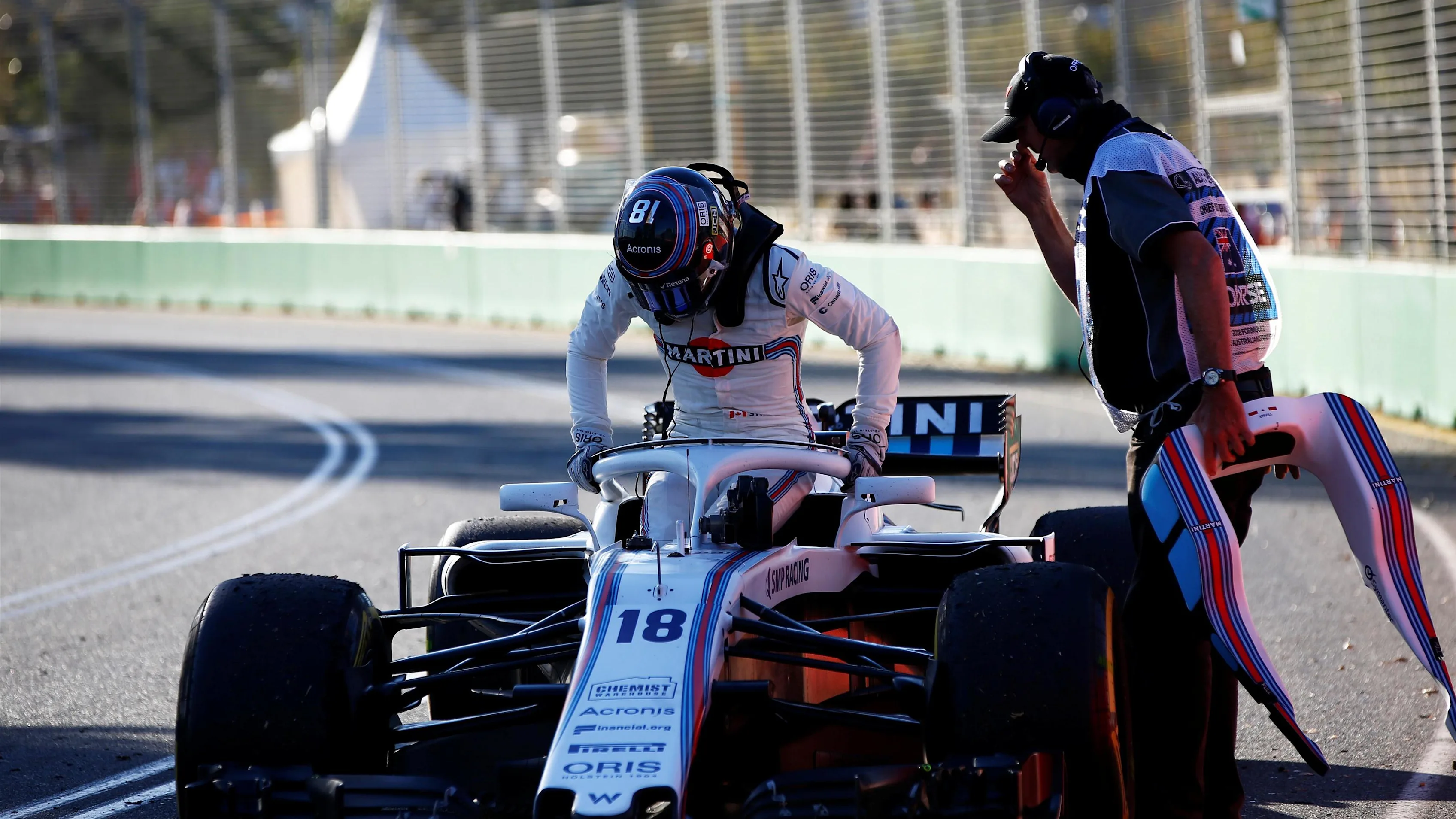 Lance Stroll (CDN) Williams FW41 stops on track in FP2 at Formula One World Championship, Rd1, Australian Grand Prix, Practice, Melbourne, Australia, Friday 23 March 2018. © Andy Hone/LAT/Sutton Images