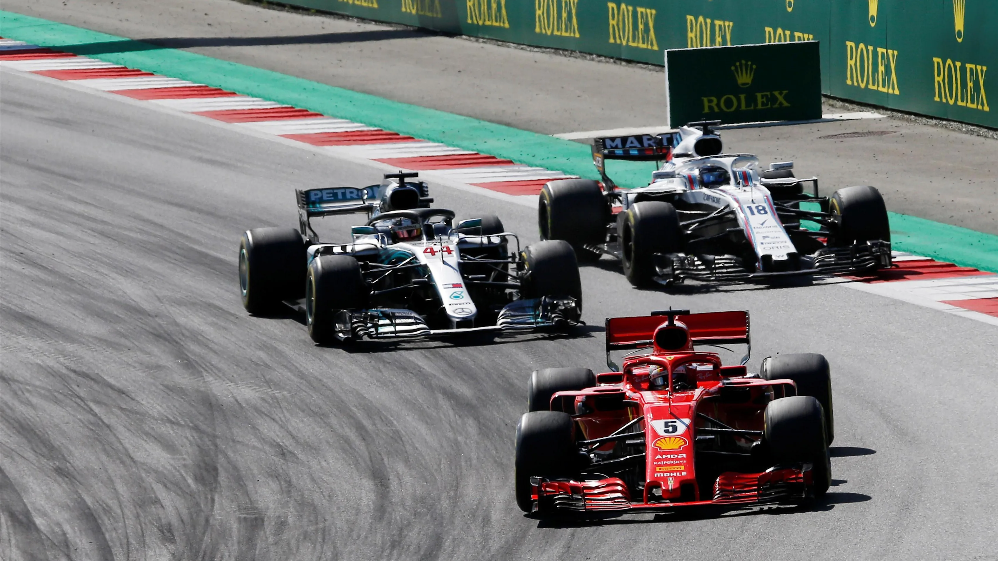 Sebastian Vettel (GER) Ferrari SF-71H leads Lewis Hamilton (GBR) Mercedes-AMG F1 W09 EQ Power+ at
