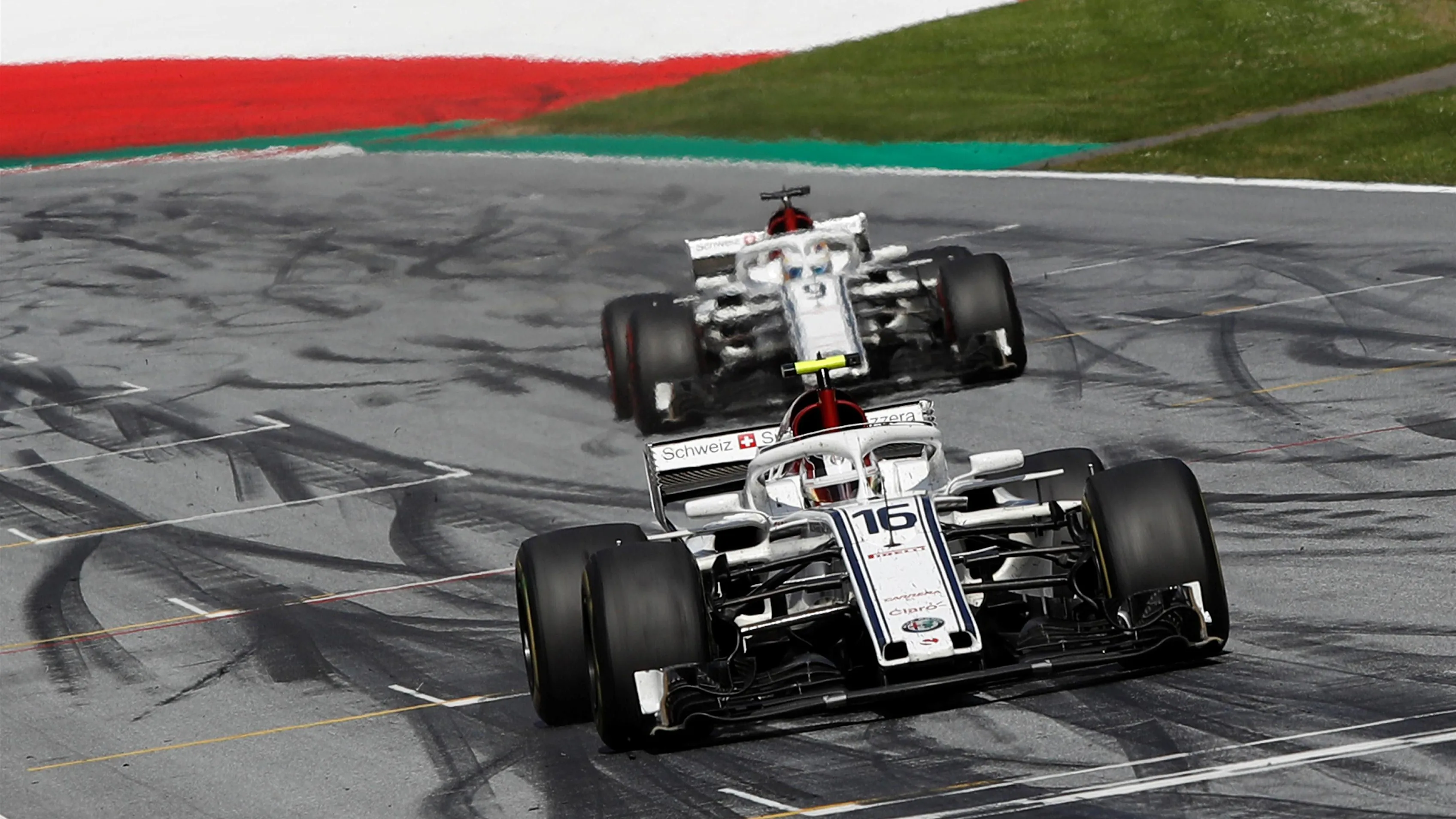 Charles Leclerc (MON) Alfa Romeo Sauber C37 and Marcus Ericsson (SWE) Alfa Romeo Sauber C37 cross