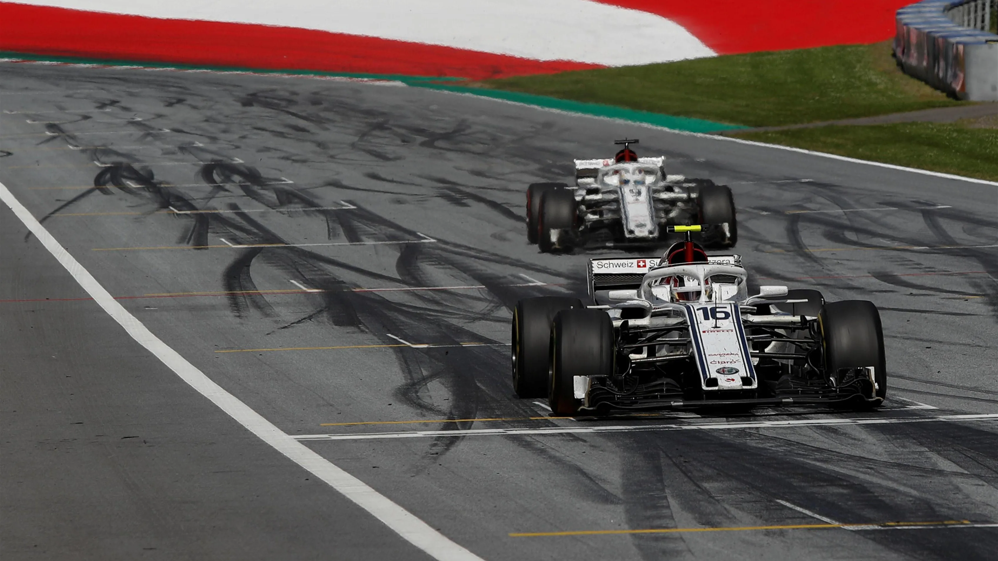 Charles Leclerc (MON) Alfa Romeo Sauber C37 and Marcus Ericsson (SWE) Alfa Romeo Sauber C37 cross