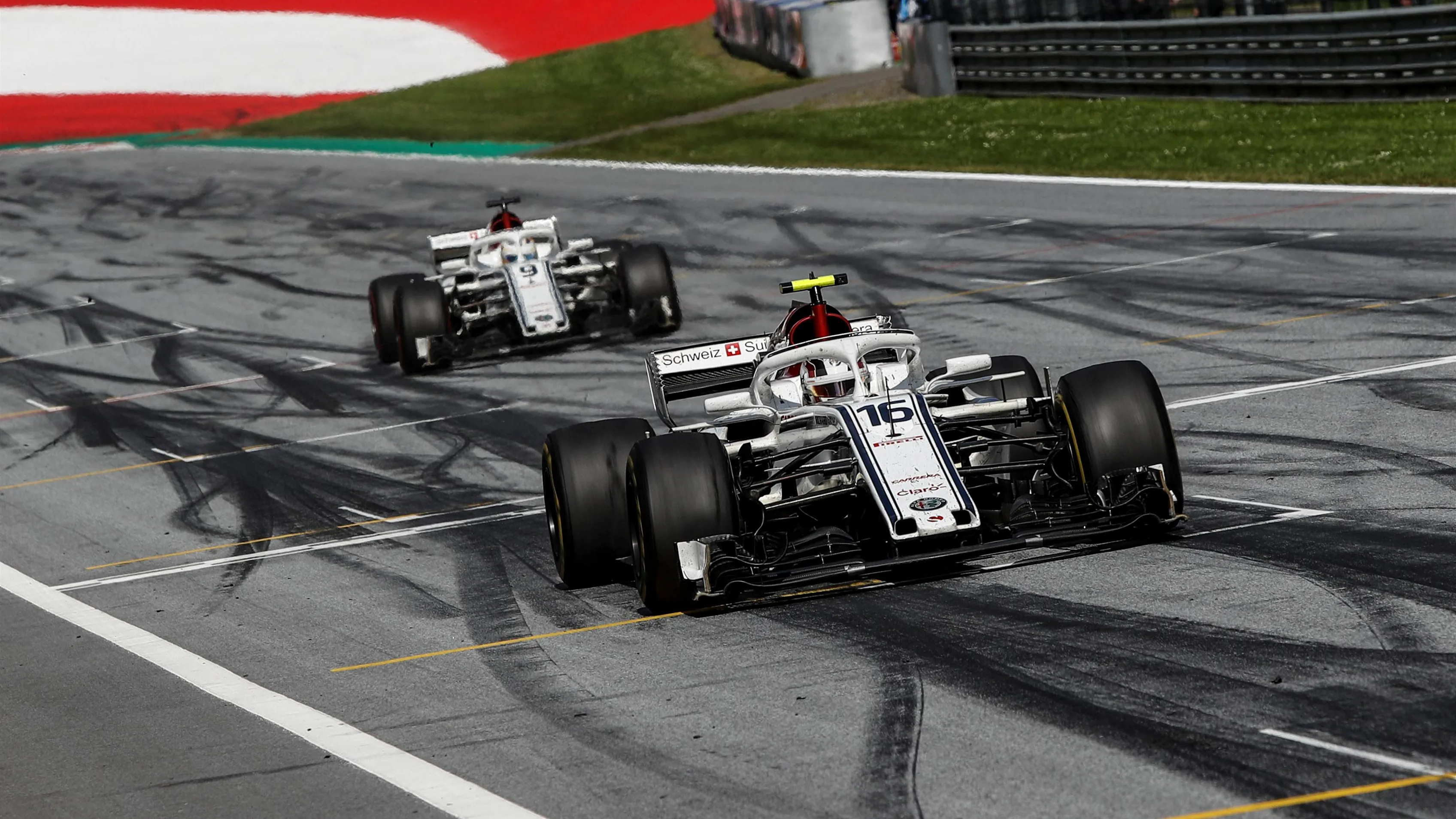 Charles Leclerc (MON) Alfa Romeo Sauber C37 and Marcus Ericsson (SWE) Alfa Romeo Sauber C37 cross