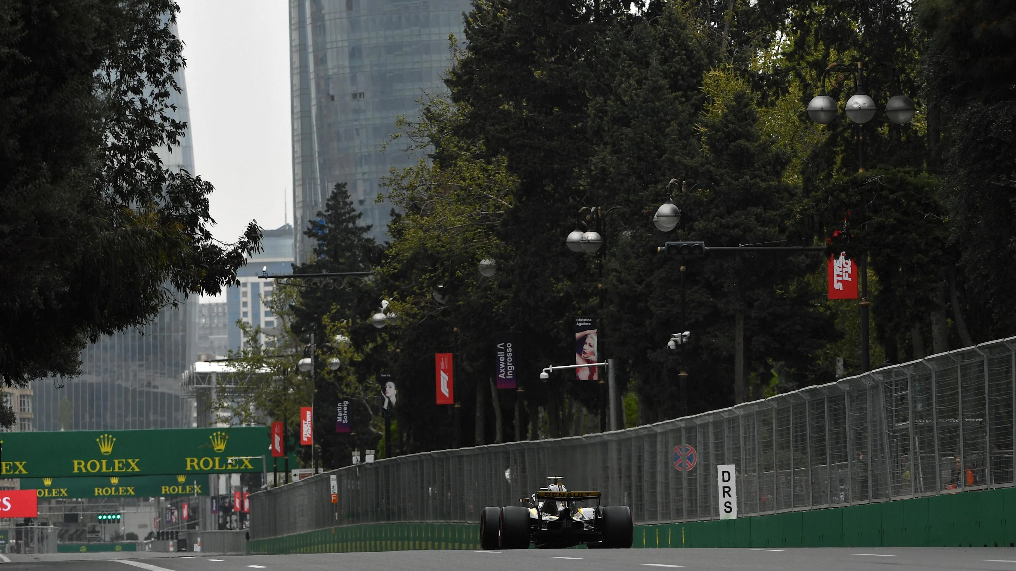 Nico Hulkenberg (GER) Renault Sport F1 Team RS18 at Formula One World Championship, Rd4, Azerbaijan Grand Prix, Qualifying, Baku City Circuit, Baku, Azerbaijan, Saturday 28 April 2018. © Mark Sutton/Sutton Images