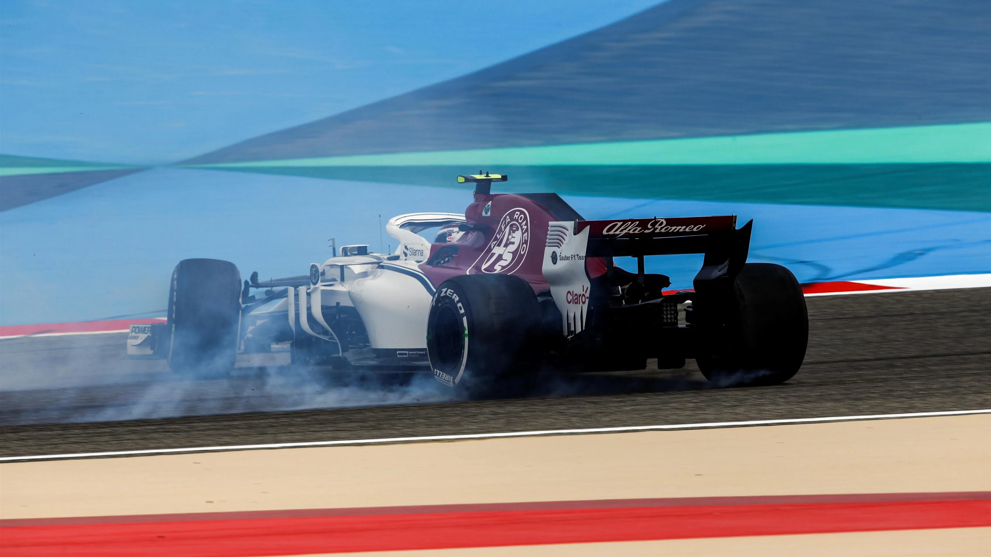Charles Leclerc (MON) Alfa Romeo Sauber C37 spins at Formula One World Championship, Rd2, Bahrain Grand Prix, Practice, Bahrain International Circuit, Sakhir, Bahrain, Friday 6 April 2018. © Manuel Goria/Sutton Images