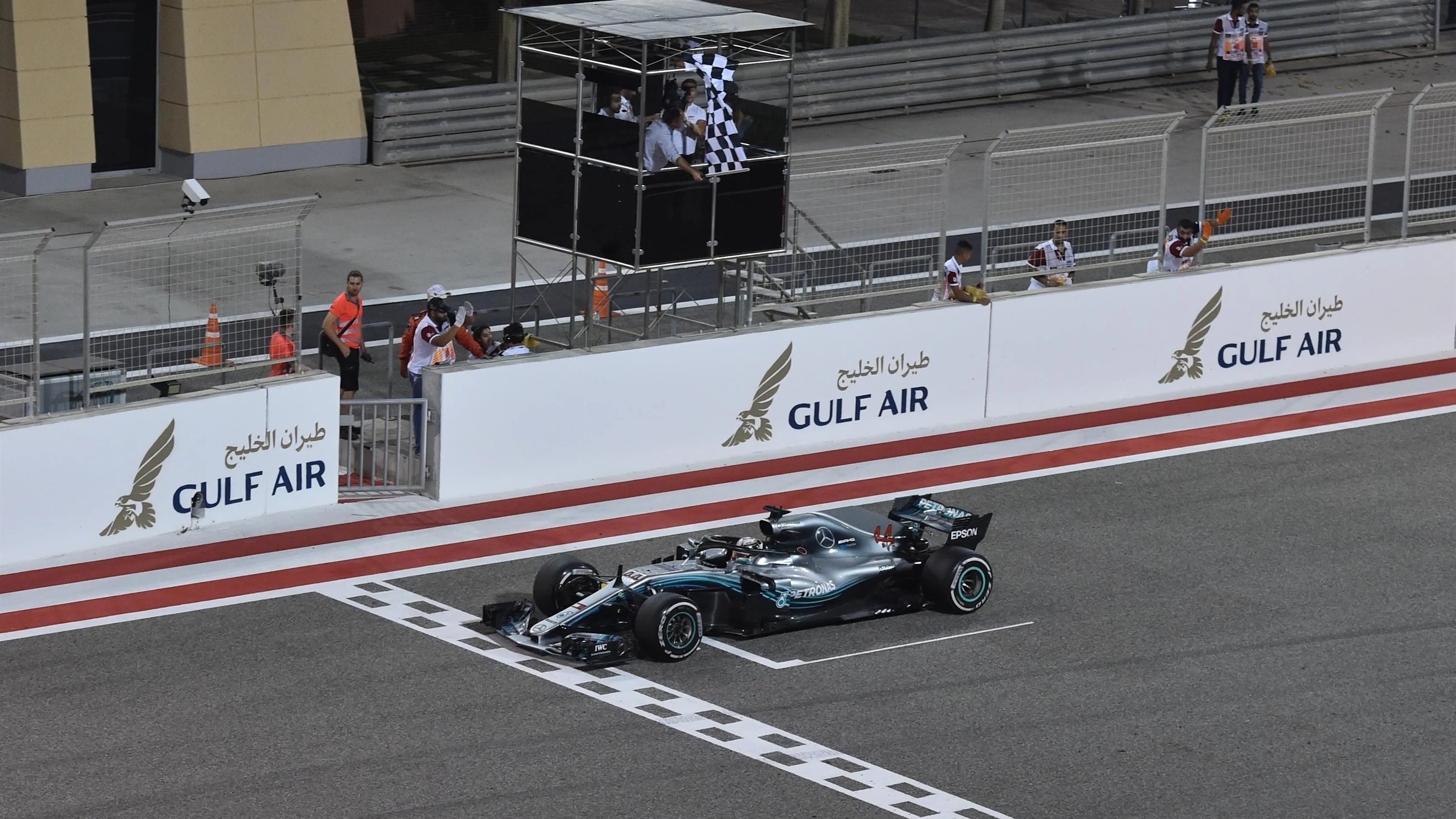 Lewis Hamilton (GBR) Mercedes-AMG F1 W09 EQ Power+ takes the chequered flag at Formula One World
