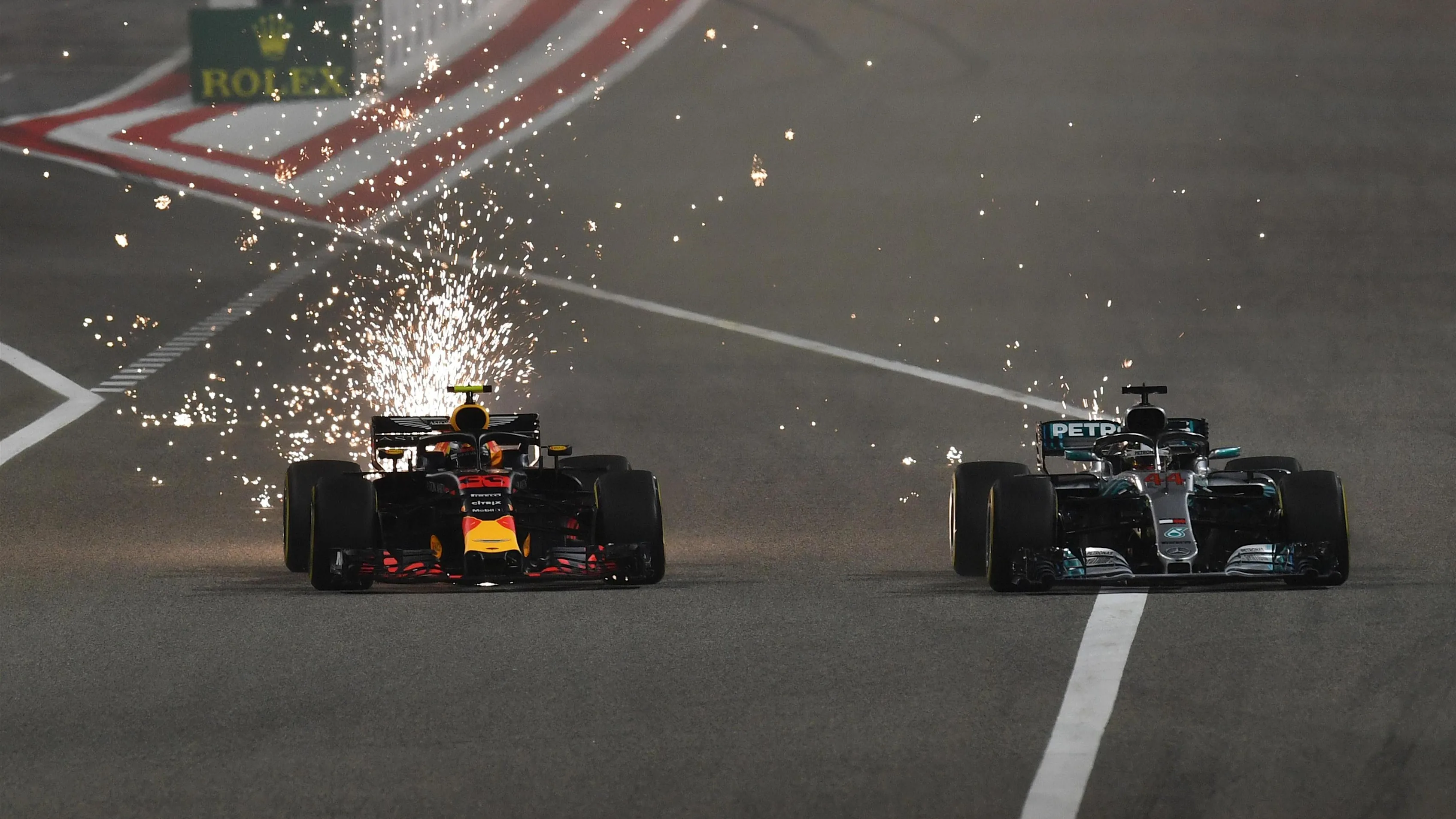 Max Verstappen (NED) Red Bull Racing RB14 and Lewis Hamilton (GBR) Mercedes-AMG F1 W09 EQ Power+