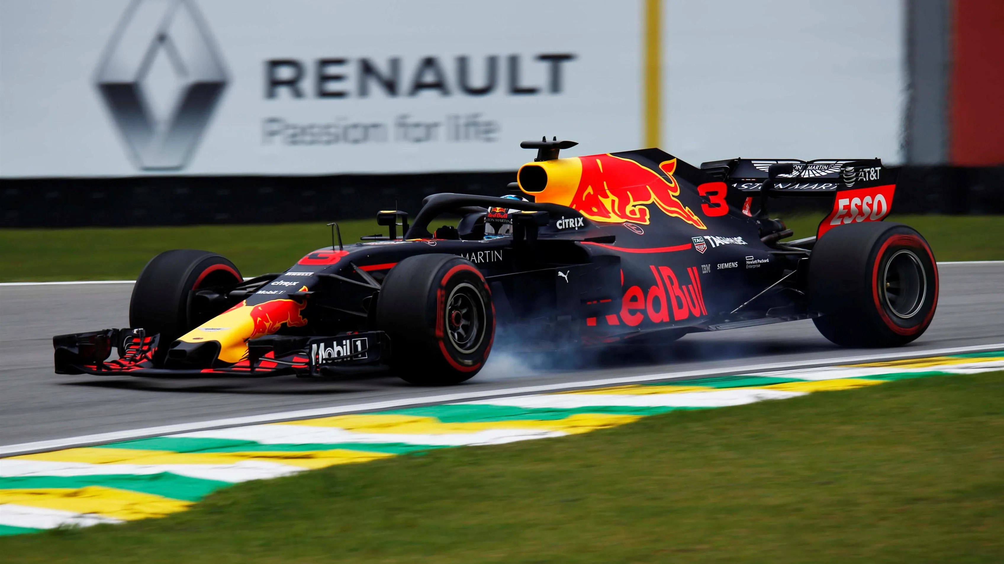 Daniel Ricciardo, Red Bull Racing RB14 locks up at Formula One World Championship, Rd20, Brazilian