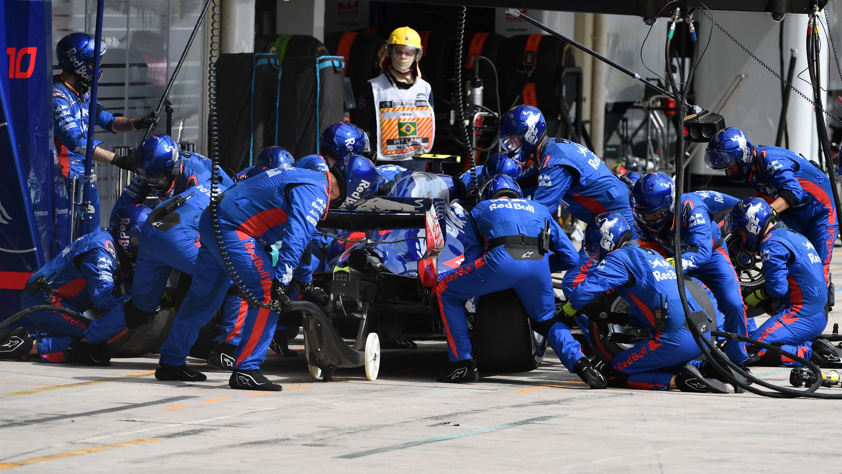 Pierre Gasly, Toro Rosso STR13 pit stop at Formula One World Championship, Rd20, Brazilian Grand Prix, Race, Interlagos, Sao Paulo, Brazil, Sunday 11 November 2018.