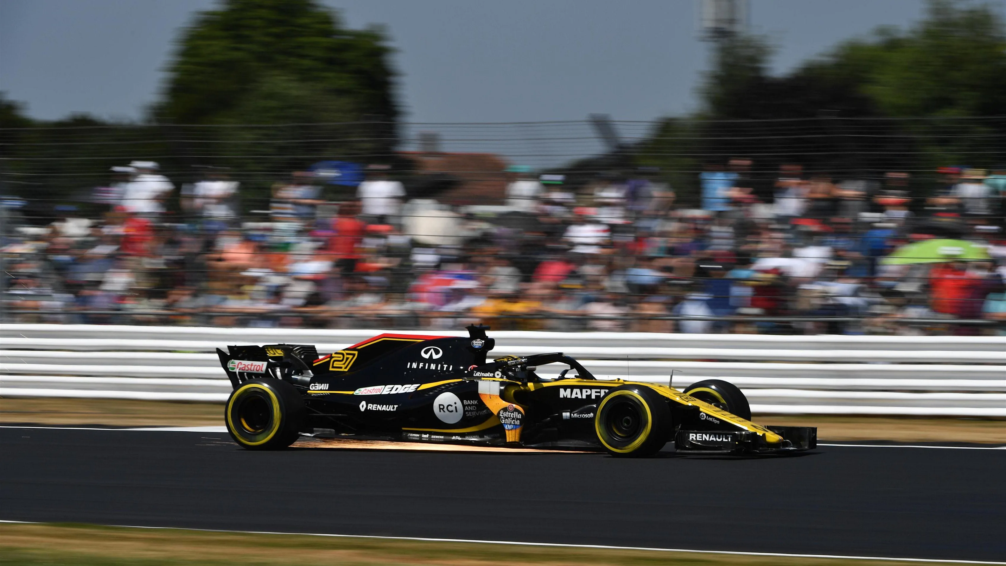 Nico Hulkenberg (GER) Renault Sport F1 Team RS18 sprks at Formula One World Championship, Rd10, British Grand Prix, Qualifying, Silverstone, England, Saturday 7 July 2018. © Mark Sutton/Sutton Images
