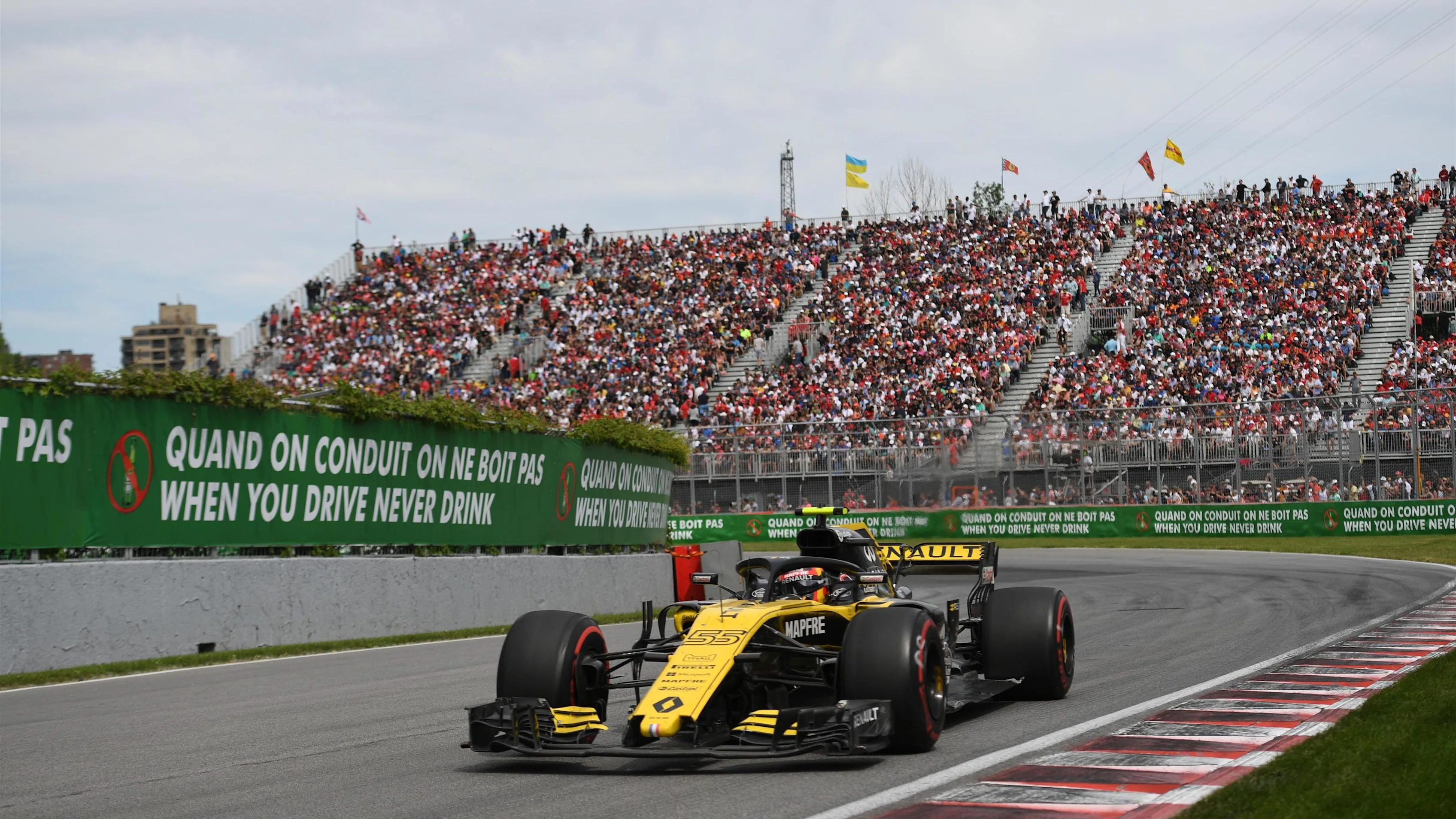 Carlos Sainz jr (ESP) Renault Sport F1 Team RS18 at Formula One World Championship, Rd7, Canadian