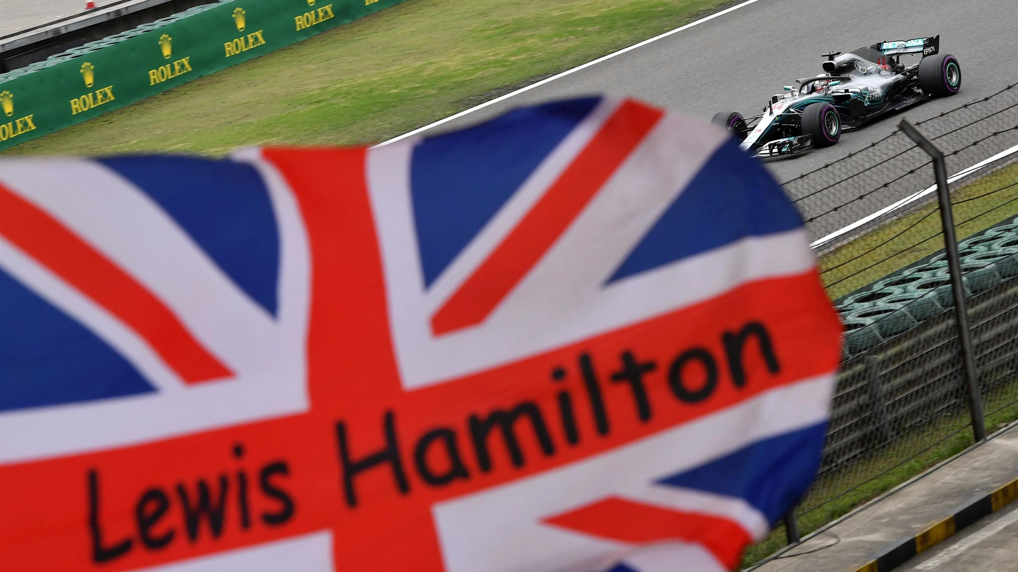 Lewis Hamilton (GBR) Mercedes-AMG F1 W09 EQ Power+ and Union flag at Formula One World Championship, Rd3, Chinese Grand Prix, Qualifying, Shanghai, China, Saturday 14 April 2018. © Jerry Andre/Sutton Images