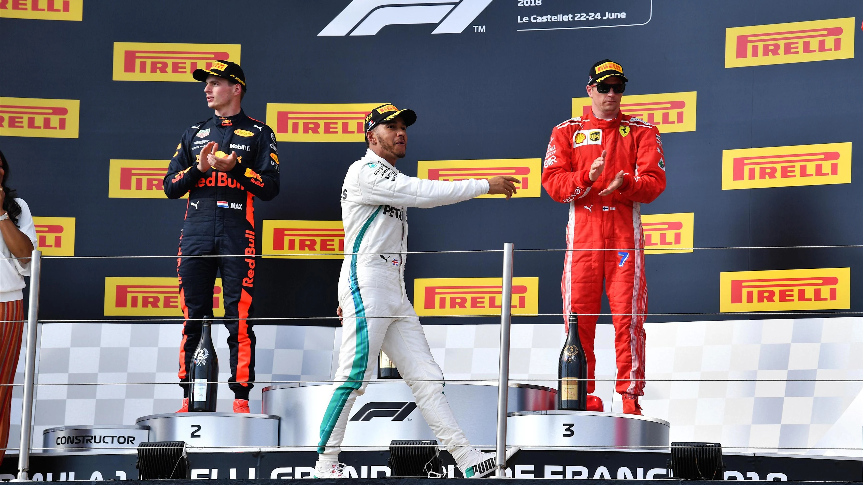 Max Verstappen (NED) Red Bull Racing, Lewis Hamilton (GBR) Mercedes-AMG F1 and Kimi Raikkonen (FIN)