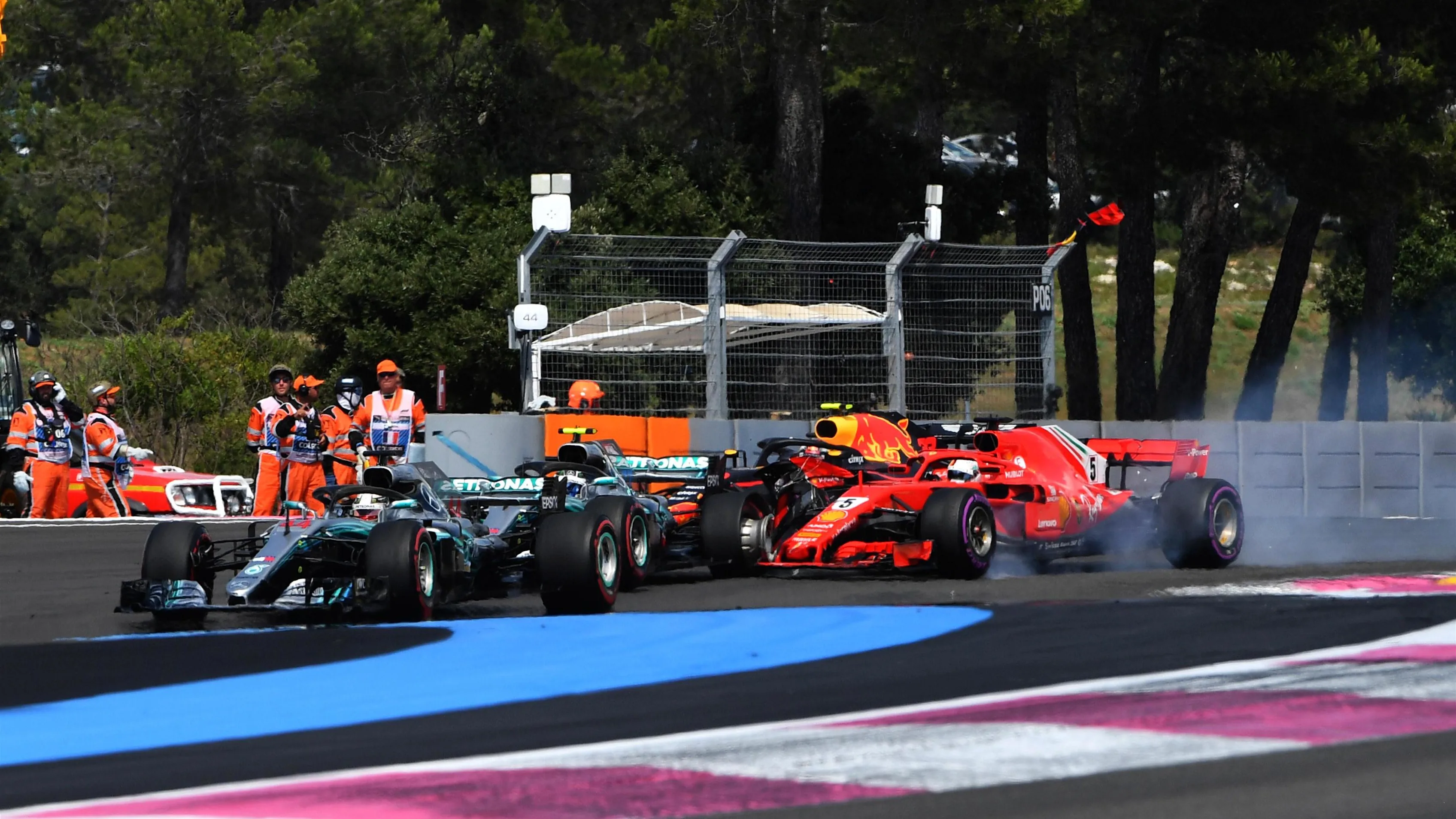Lewis Hamilton (GBR) Mercedes-AMG F1 W09 EQ Power+ leads at the start of the race as Sebastian Vettel (GER) Ferrari SF-71H locks up and hits Valtteri Bottas (FIN) Mercedes-AMG F1 W09 EQ Power+ at Formula One World Championship, Rd8, French Grand Prix, Race, Paul Ricard, France, Sunday 24 June 2018. © Mark Sutton/Sutton Images
