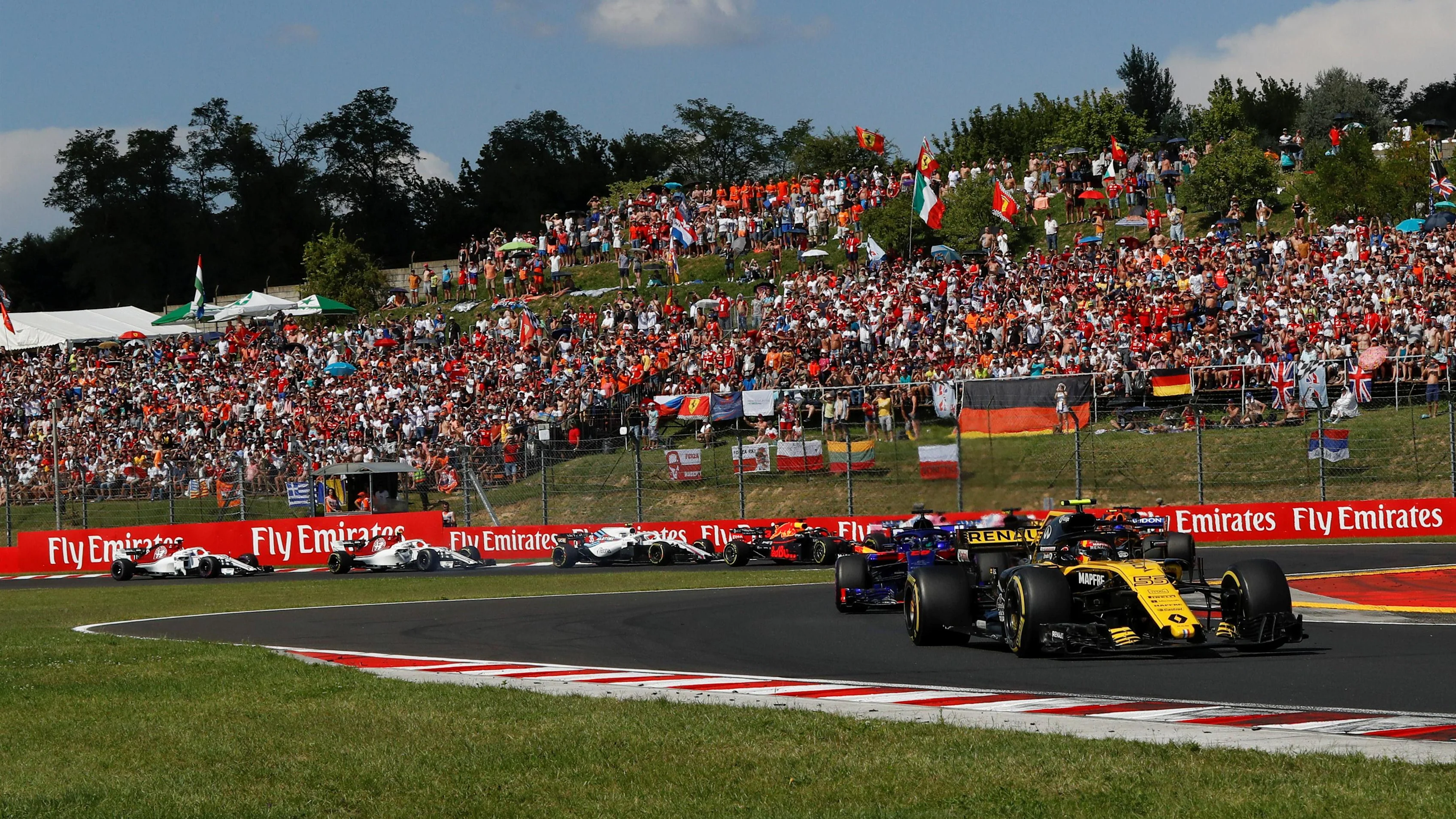 Carlos Sainz jr (ESP) Renault Sport F1 Team RS18 at Formula One World Championship, Rd12, Hungarian
