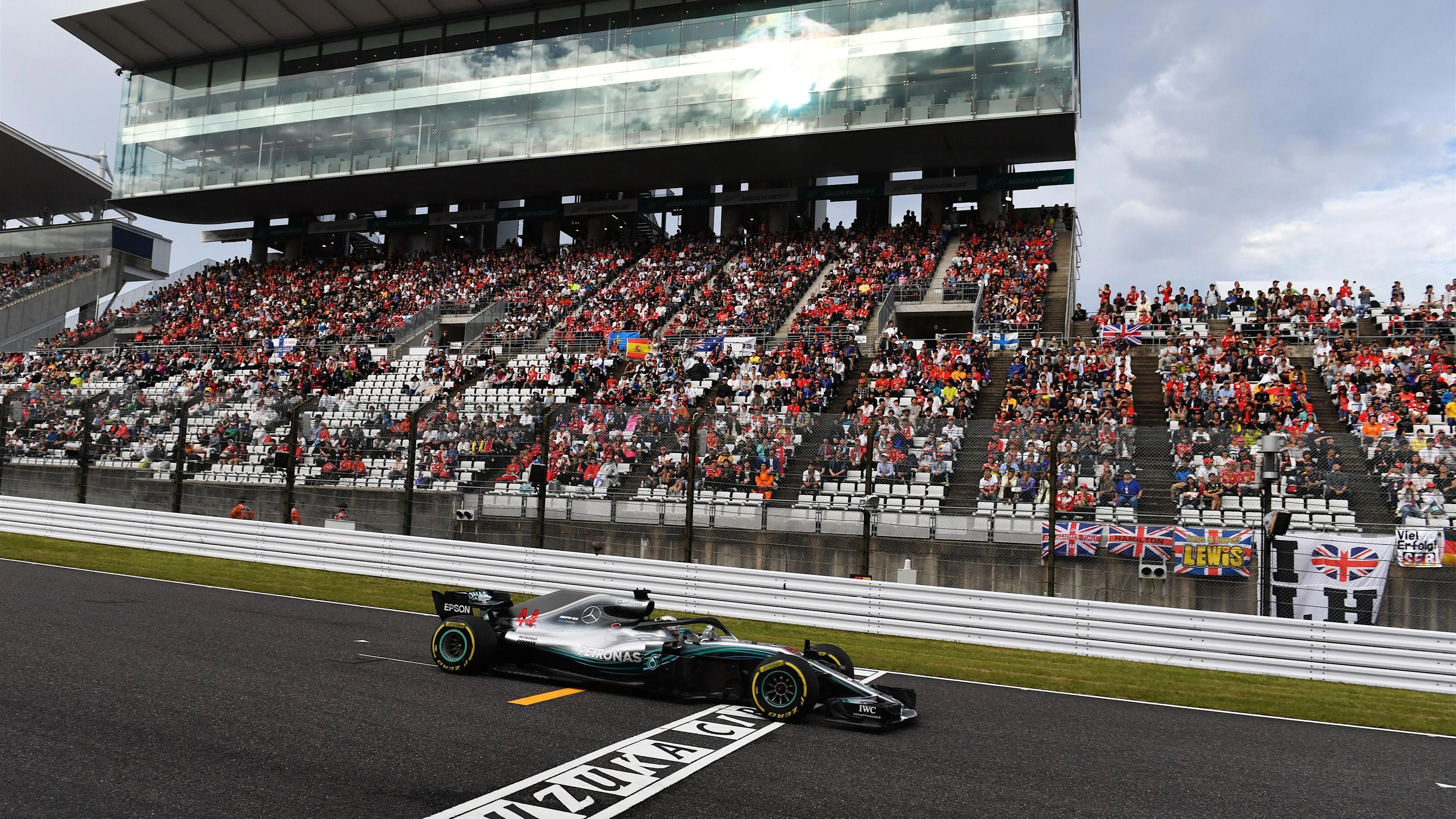 Lewis Hamilton, Mercedes-AMG F1 W09 EQ Power+ at Formula One World Championship, Rd17, Japanese