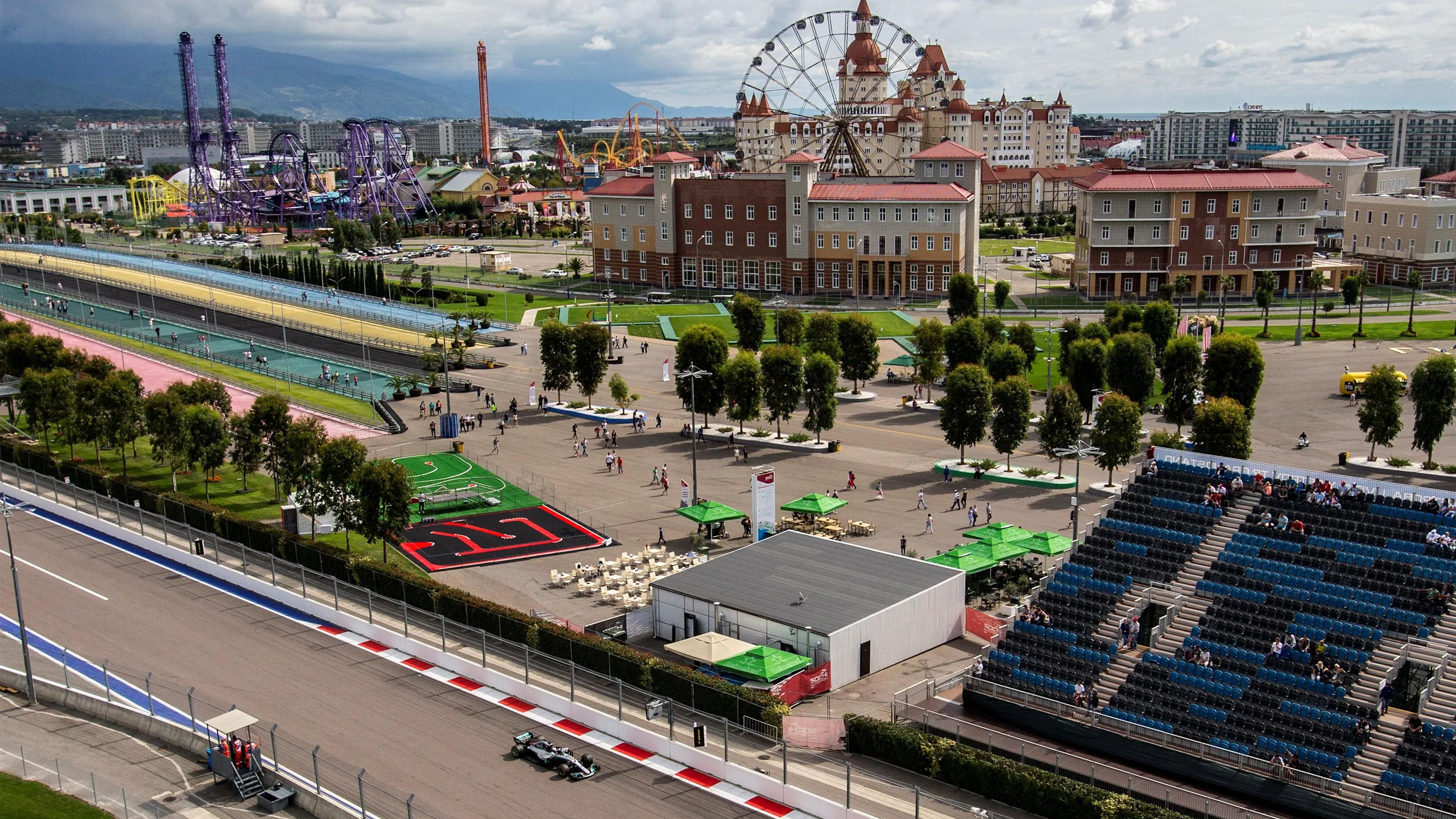 Lewis Hamilton, Mercedes-AMG F1 W09 EQ Power+ at Formula One World Championship, Rd16, Russian