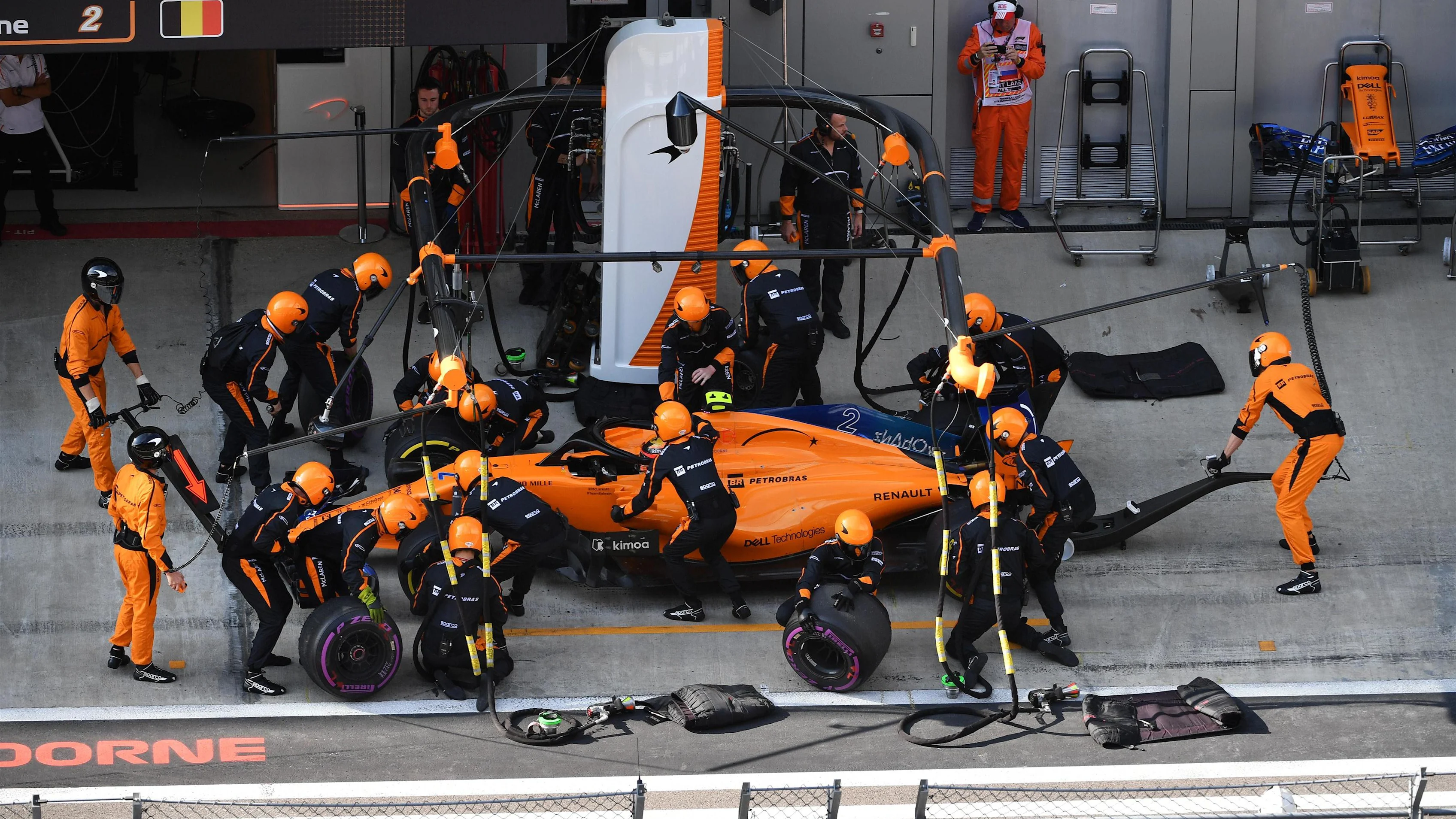Stoffel Vandoorne, McLaren MCL33 pit stop at Formula One World Championship, Rd16, Russian Grand Prix, Race, Sochi Autodrom, Sochi, Krasnodar Krai, Russia, Sunday 30 September 2018.