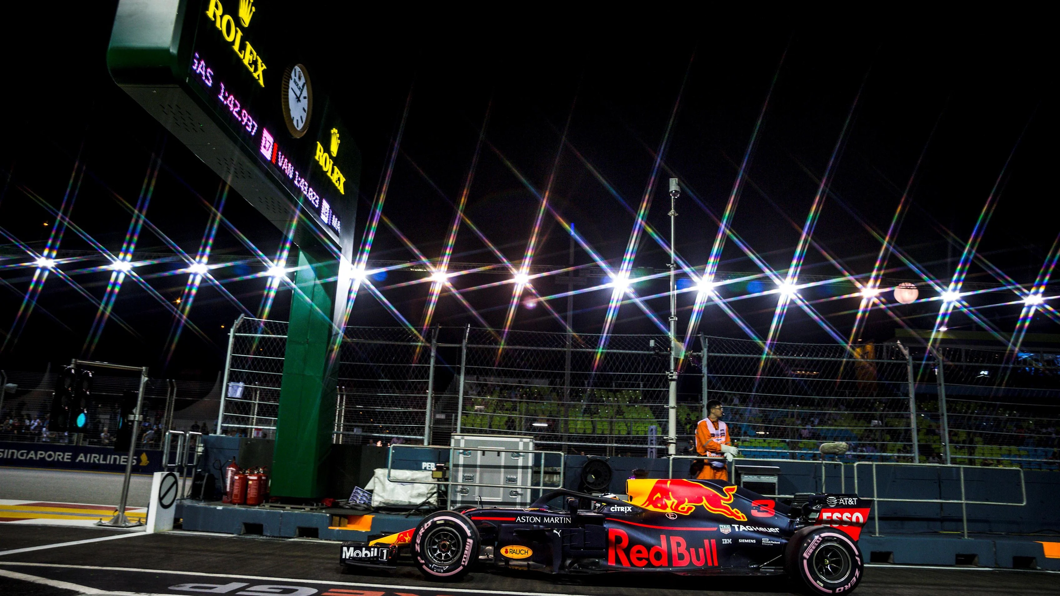Daniel Ricciardo, Red Bull Racing RB14 at Formula One World Championship, Rd15, Singapore Grand
