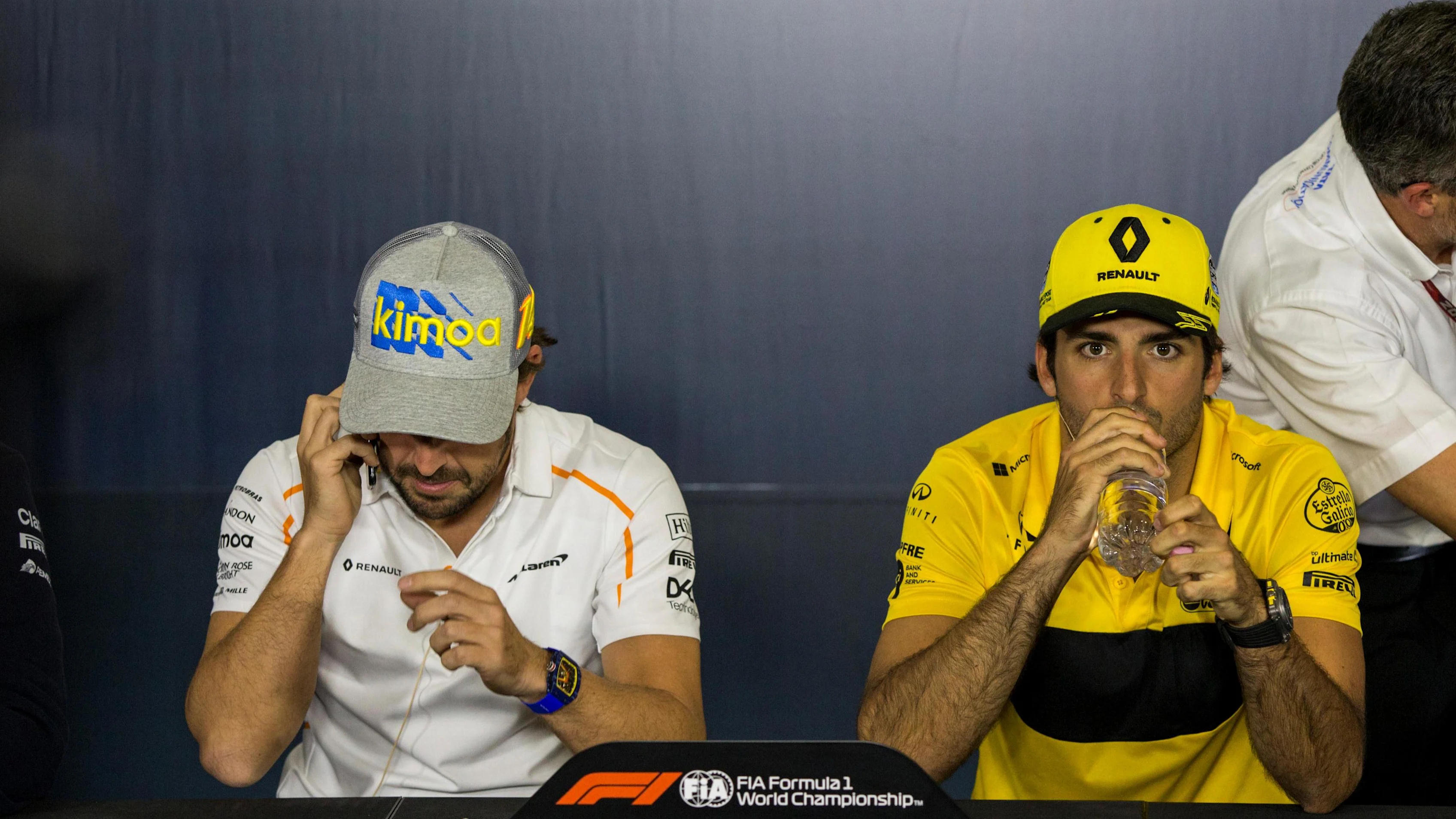 Fernando Alonso (ESP) McLaren and Carlos Sainz jr (ESP) Renault Sport F1 Team in the Press Conference at Formula One World Championship, Rd5, Spanish Grand Prix, Preparations, Barcelona, Spain, Thursday 10 May 2018. © Manuel Goria/Sutton Images