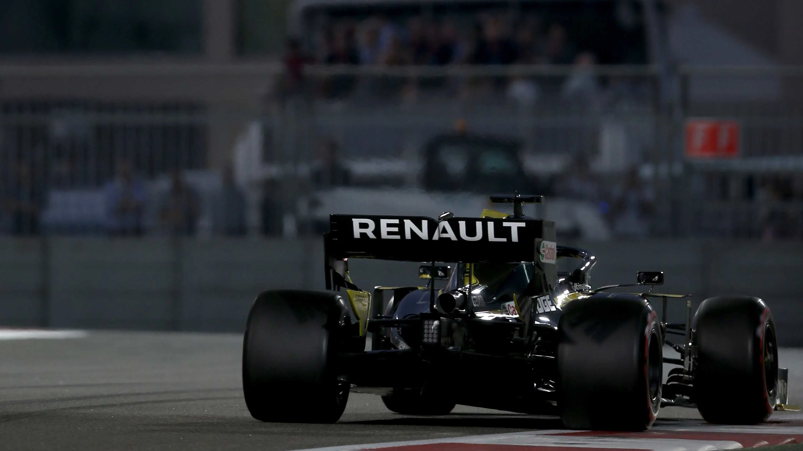 ABU DHABI, UNITED ARAB EMIRATES - NOVEMBER 30: Daniel Ricciardo of Australia driving the (3) Renault Sport Formula One Team RS19 on track during qualifying for the F1 Grand Prix of Abu Dhabi at Yas Marina Circuit on November 30, 2019 in Abu Dhabi, United Arab Emirates. (Photo by Charles Coates/Getty Images)