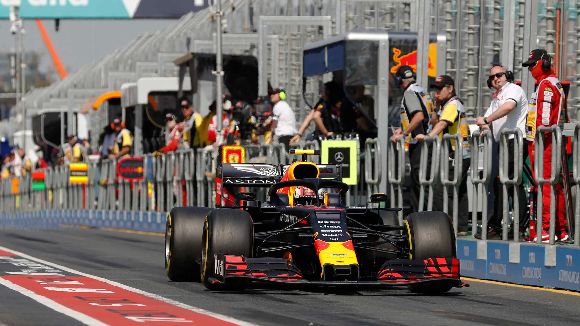 MELBOURNE GRAND PRIX CIRCUIT, AUSTRALIA - MARCH 16: Pierre Gasly, Red Bull Racing RB15 during the