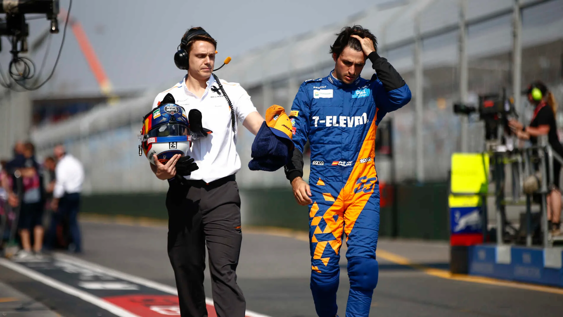 MELBOURNE GRAND PRIX CIRCUIT, AUSTRALIA - MARCH 16: Carlos Sainz Jr, McLaren during the Australian