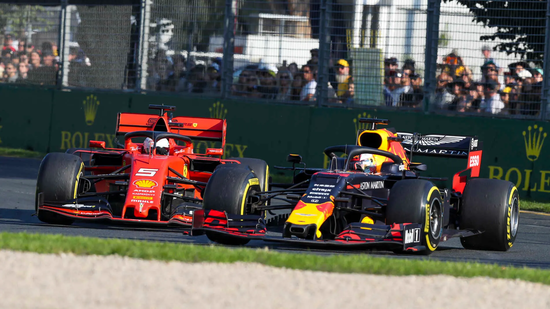 MELBOURNE GRAND PRIX CIRCUIT, AUSTRALIA - MARCH 17: Max Verstappen, Red Bull Racing RB15 overtakes Sebastian Vettel, Ferrari SF90 during the Australian GP at Melbourne Grand Prix Circuit on March 17, 2019 in Melbourne Grand Prix Circuit, Australia. (Photo by Dirk Klynsmith / Sutton Images)