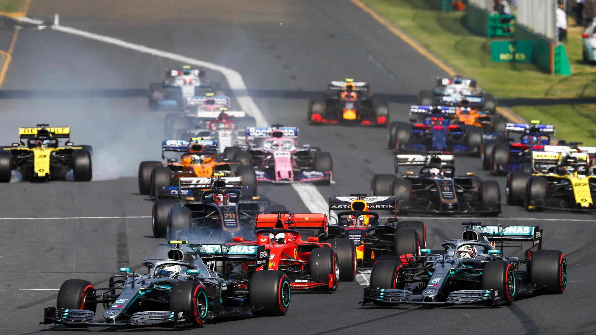 MELBOURNE GRAND PRIX CIRCUIT, AUSTRALIA - MARCH 17: Valtteri Bottas, Mercedes AMG W10, leads Lewis