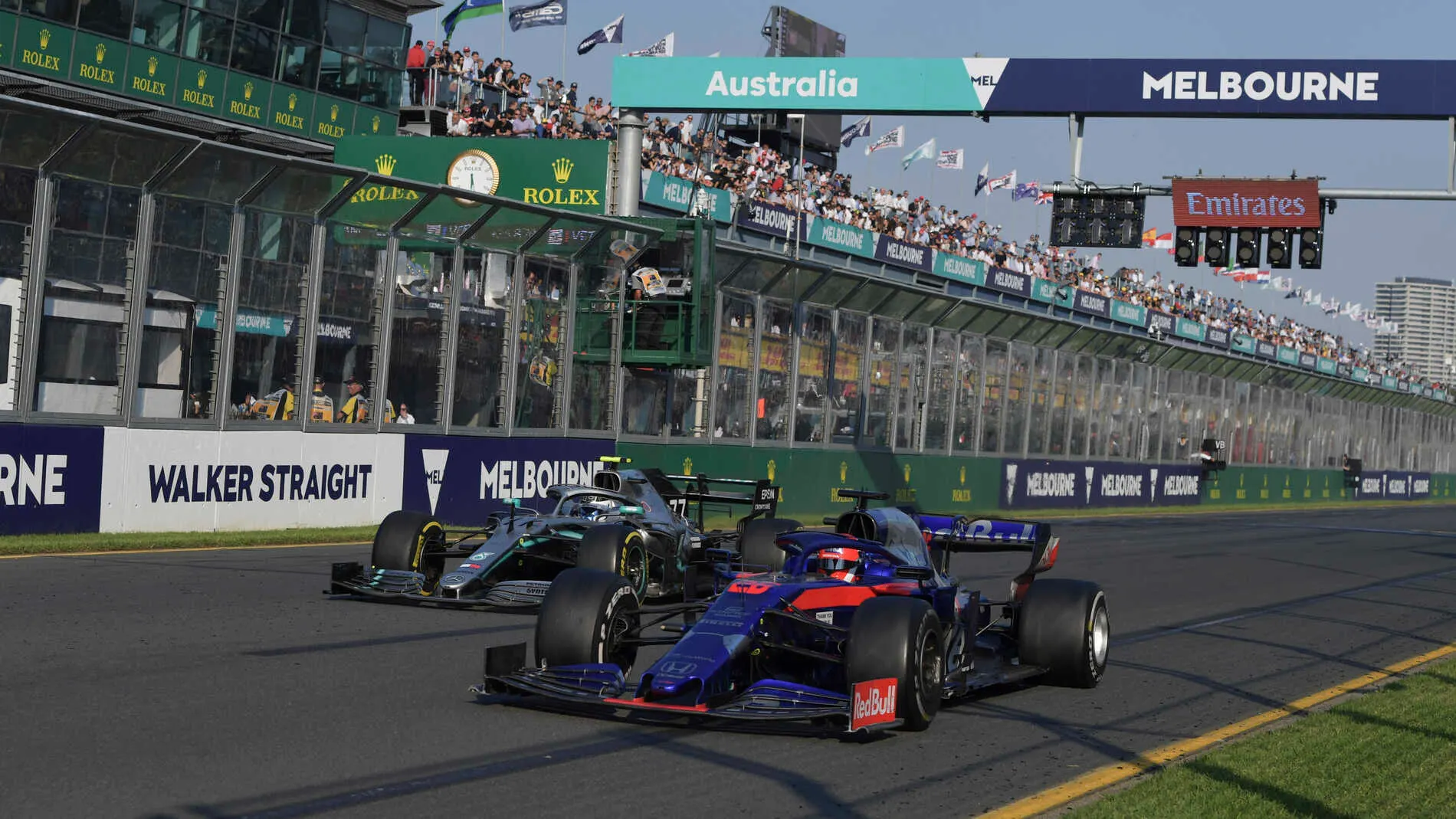 MELBOURNE GRAND PRIX CIRCUIT, AUSTRALIA - MARCH 17: Daniil Kvyat, Toro Rosso STR14, moves over for
