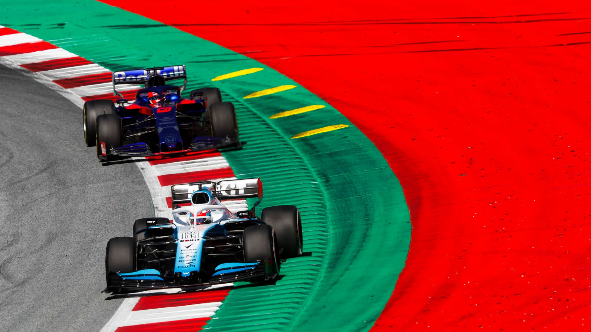 RED BULL RING, AUSTRIA - JUNE 28: George Russell, Williams Racing FW42, leads Daniil Kvyat, Toro