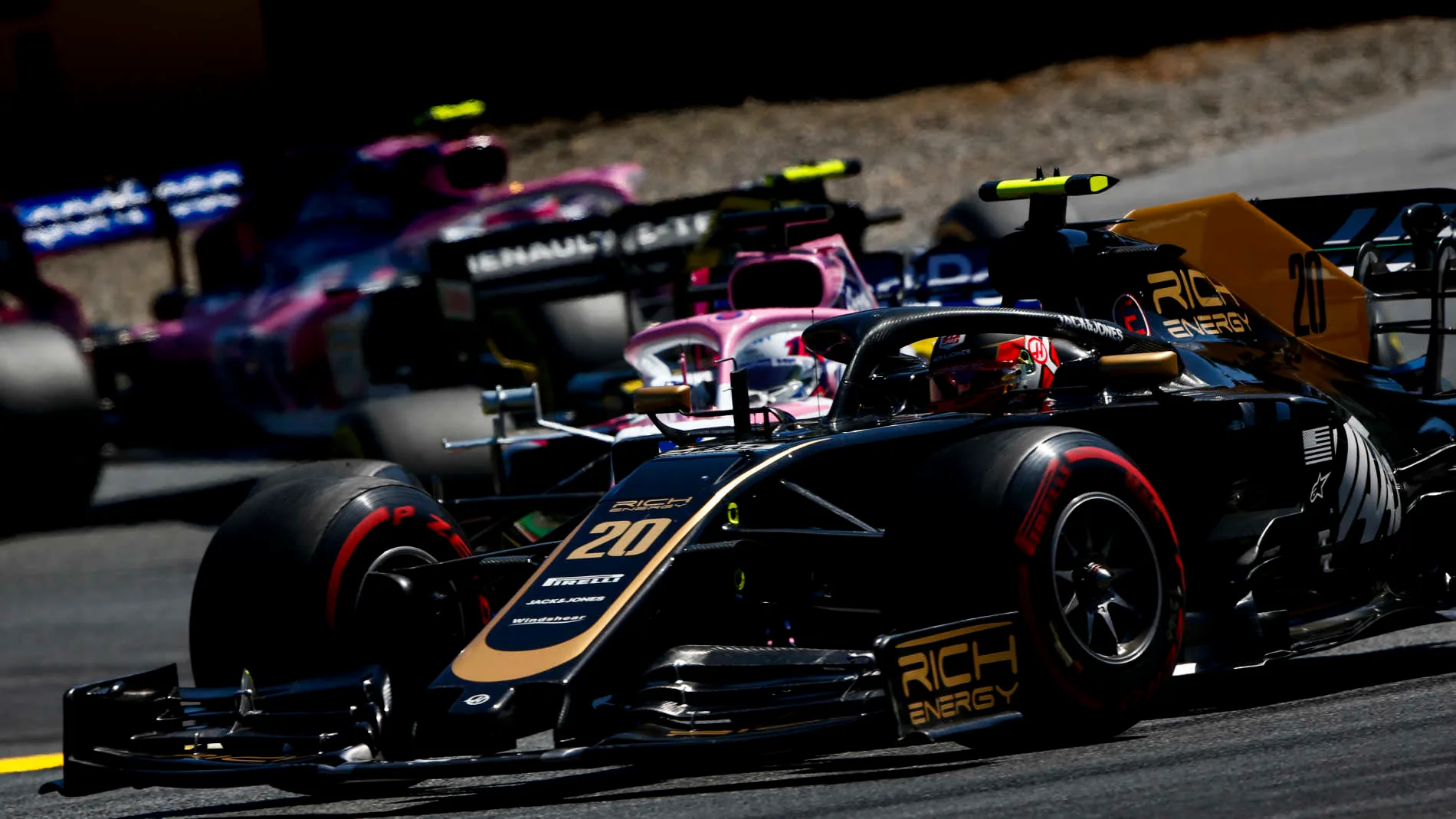RED BULL RING, AUSTRIA - JUNE 30: Kevin Magnussen, Haas VF-19, leads Sergio Perez, Racing Point