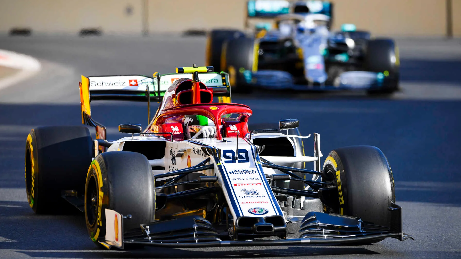 BAKU CITY CIRCUIT, AZERBAIJAN - APRIL 26: Antonio Giovinazzi, Alfa Romeo Racing C38, leads Valtteri