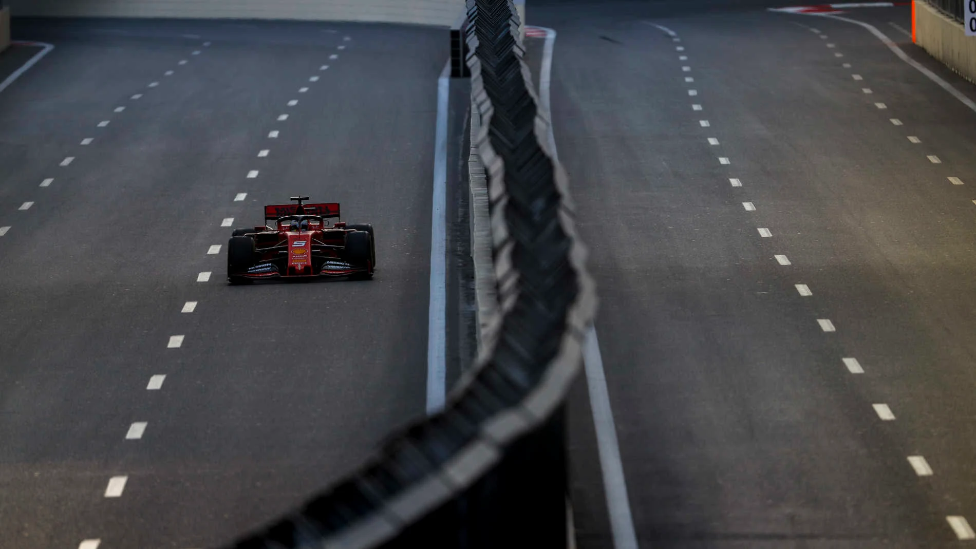BAKU CITY CIRCUIT, AZERBAIJAN - APRIL 26: Sebastian Vettel, Ferrari SF90 during the Azerbaijan GP at Baku City Circuit on April 26, 2019 in Baku City Circuit, Azerbaijan. (Photo by Zak Mauger / LAT Images)