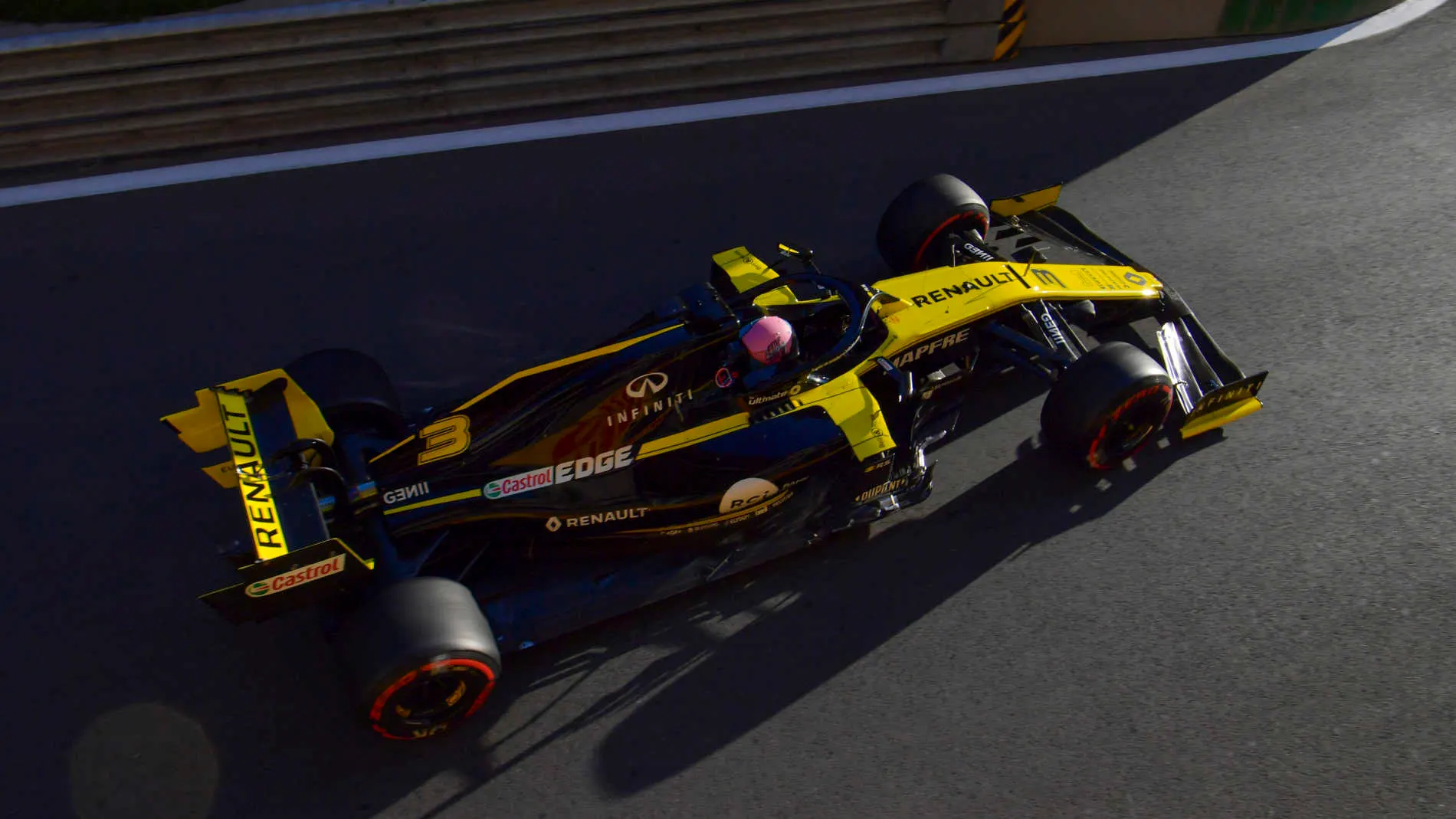 BAKU CITY CIRCUIT, AZERBAIJAN - APRIL 26: Daniel Ricciardo, Renault R.S.19 during the Azerbaijan GP