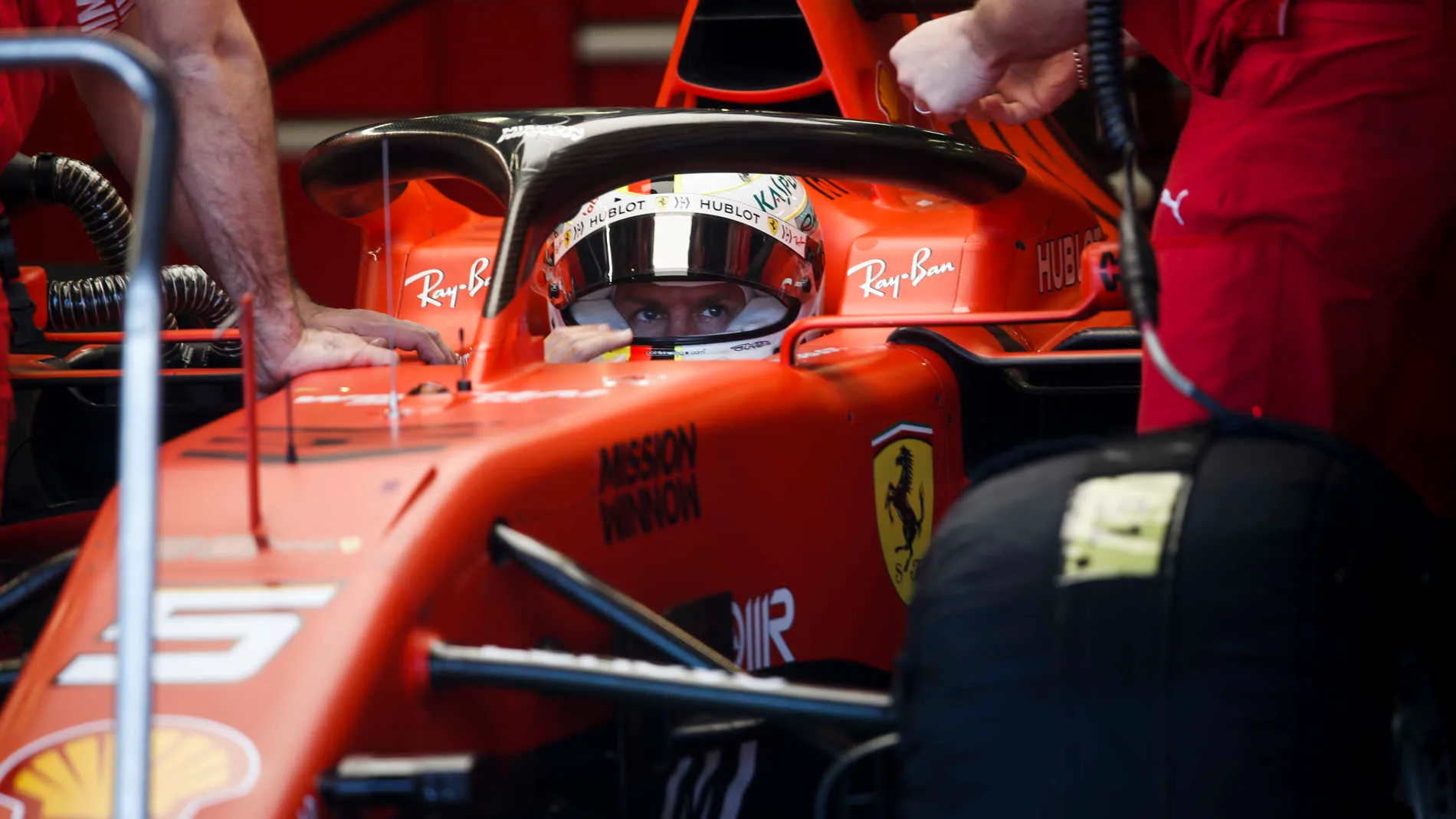 BAKU CITY CIRCUIT, AZERBAIJAN - APRIL 27: Sebastian Vettel, Ferrari SF90 during the Azerbaijan GP at Baku City Circuit on April 27, 2019 in Baku City Circuit, Azerbaijan. (Photo by Joe Portlock / LAT Images)