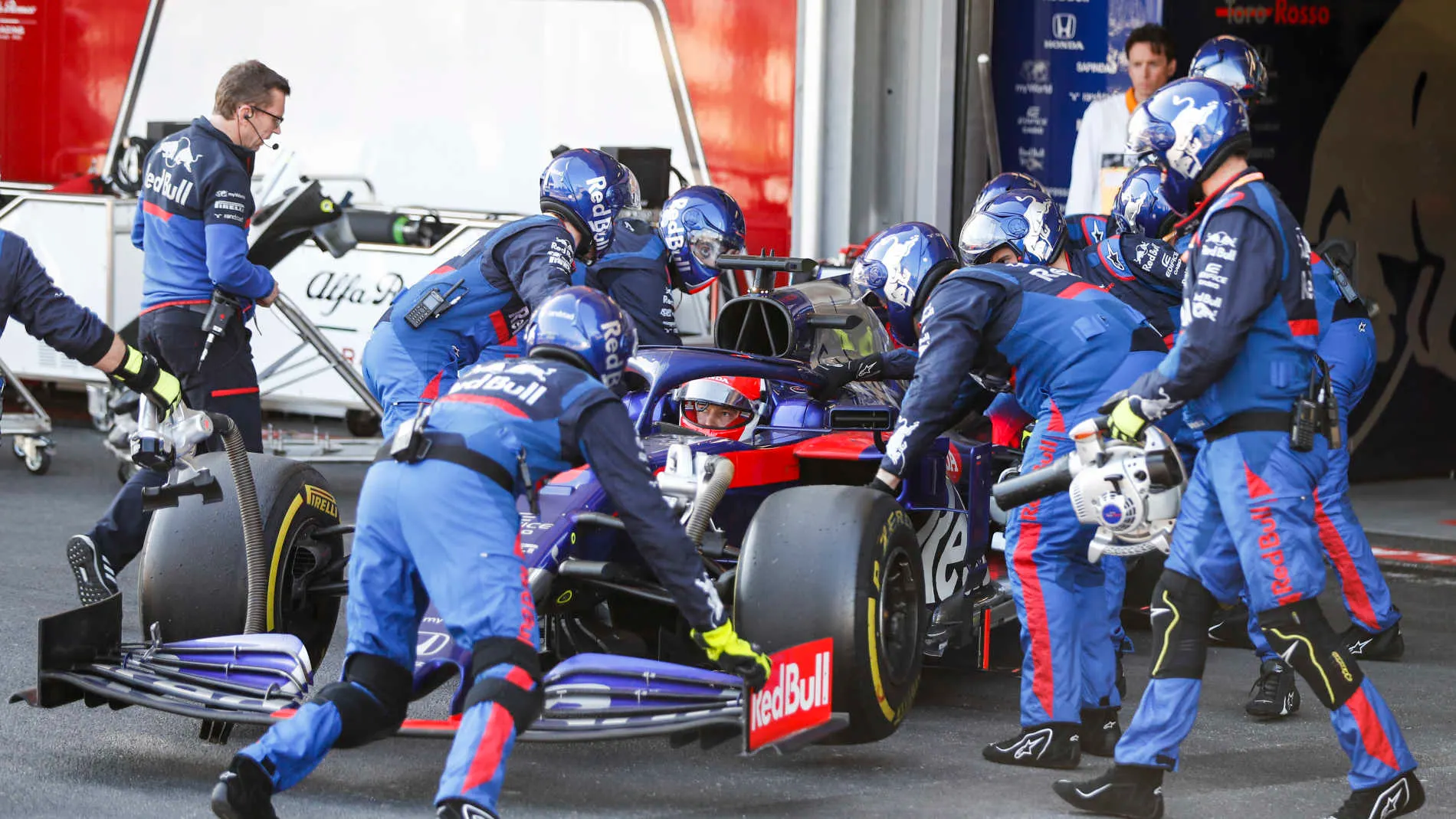 BAKU CITY CIRCUIT, AZERBAIJAN - APRIL 28: Daniil Kvyat, Toro Rosso STR14 being pushed into the garage after retiring from the race during the Azerbaijan GP at Baku City Circuit on April 28, 2019 in Baku City Circuit, Azerbaijan. (Photo by Glenn Dunbar / LAT Images)